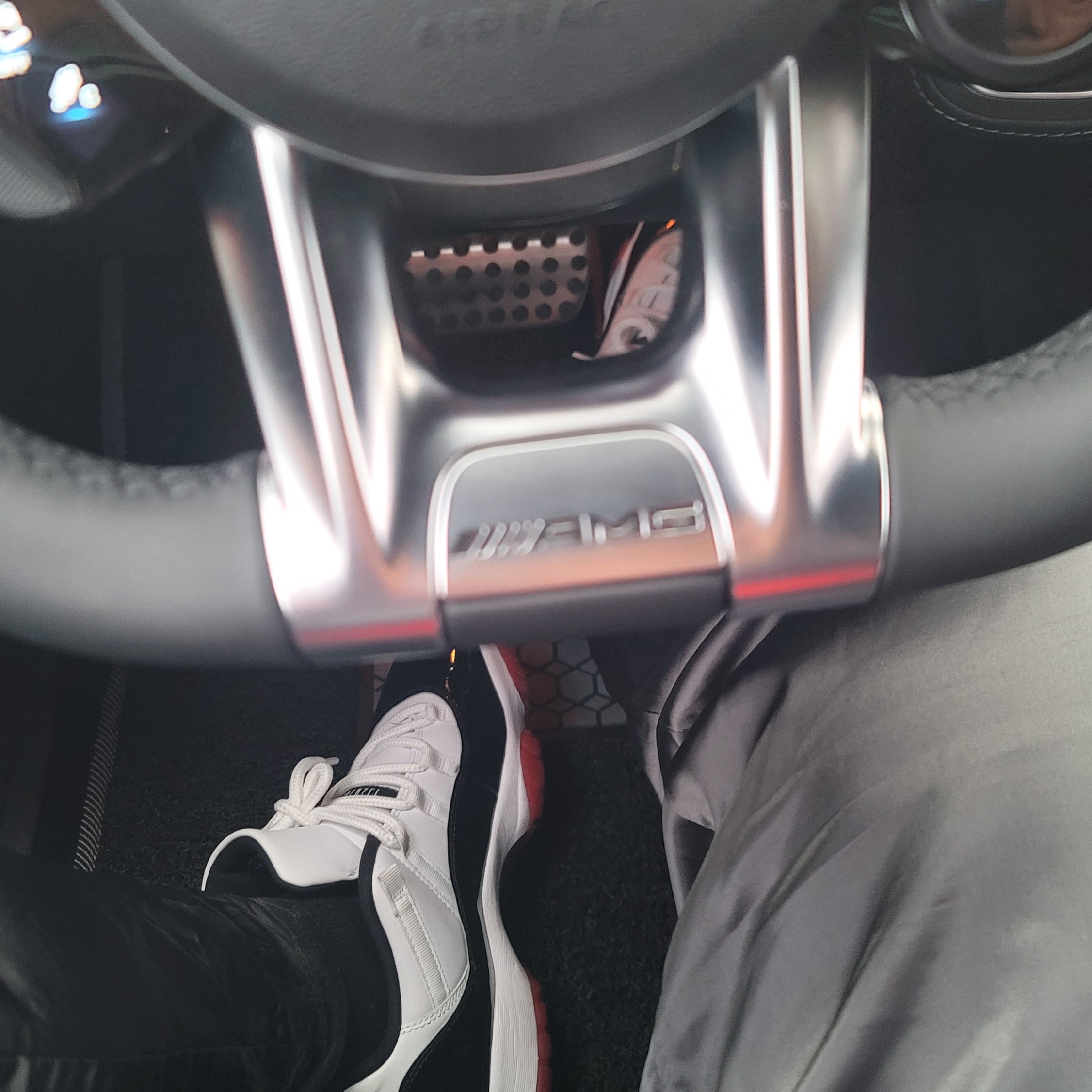 Jordan 11 Retro Low Concord Bred 착용 스타일