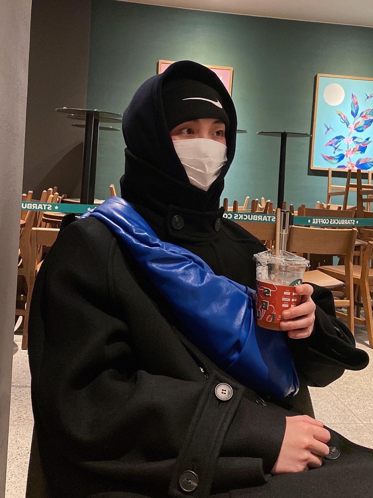 Ader Error x Zara Leather Shoulder Bag with Knot Blue, Nike x Stussy Cuff Beanie Black 착용 스타일 - 1