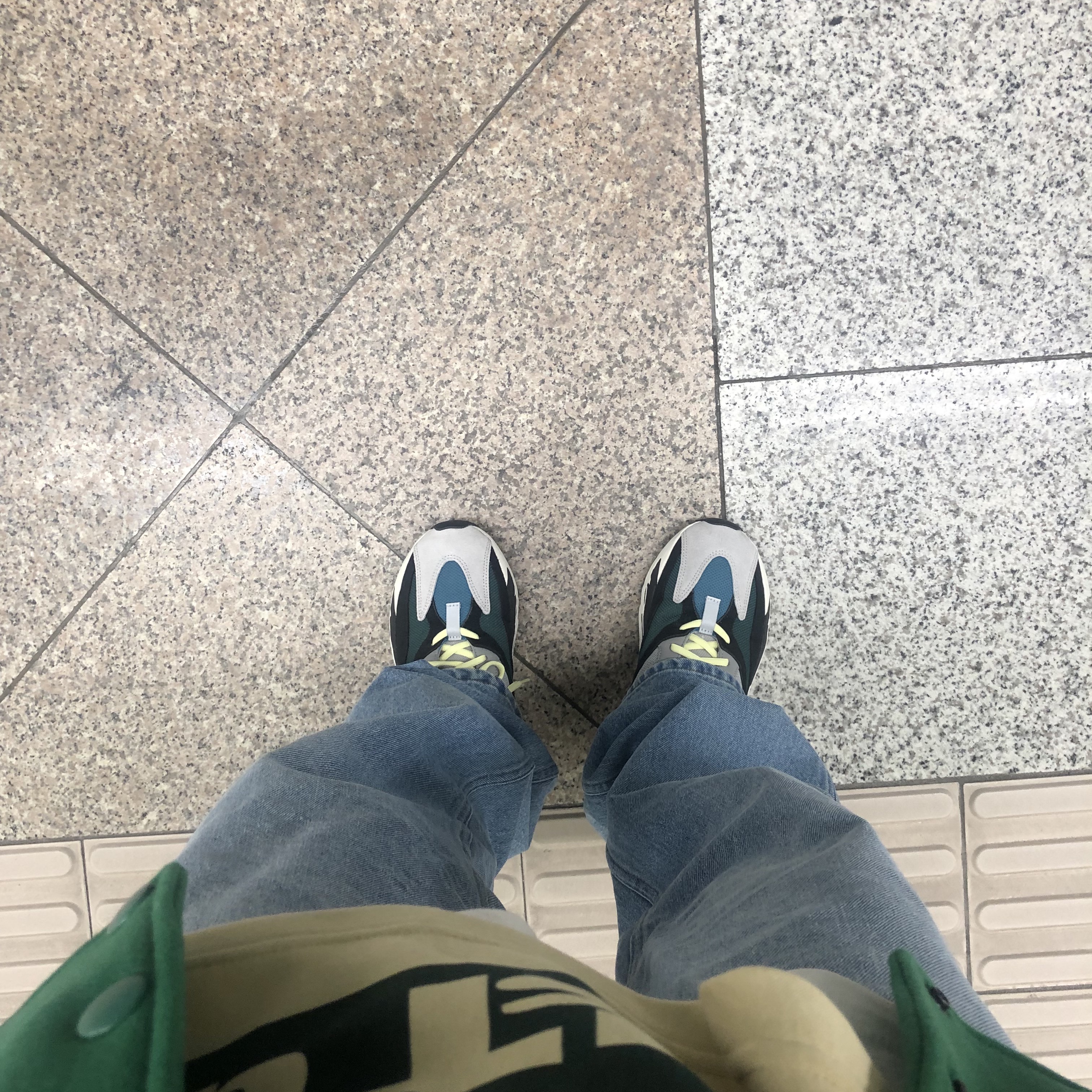 Adidas Yeezy Boost 700 Wave Runner Solid Grey 2017/2019, Nike x Cactus Plant Flea Market Long Sleeve Polo Natural - US/EU 착용 스타일