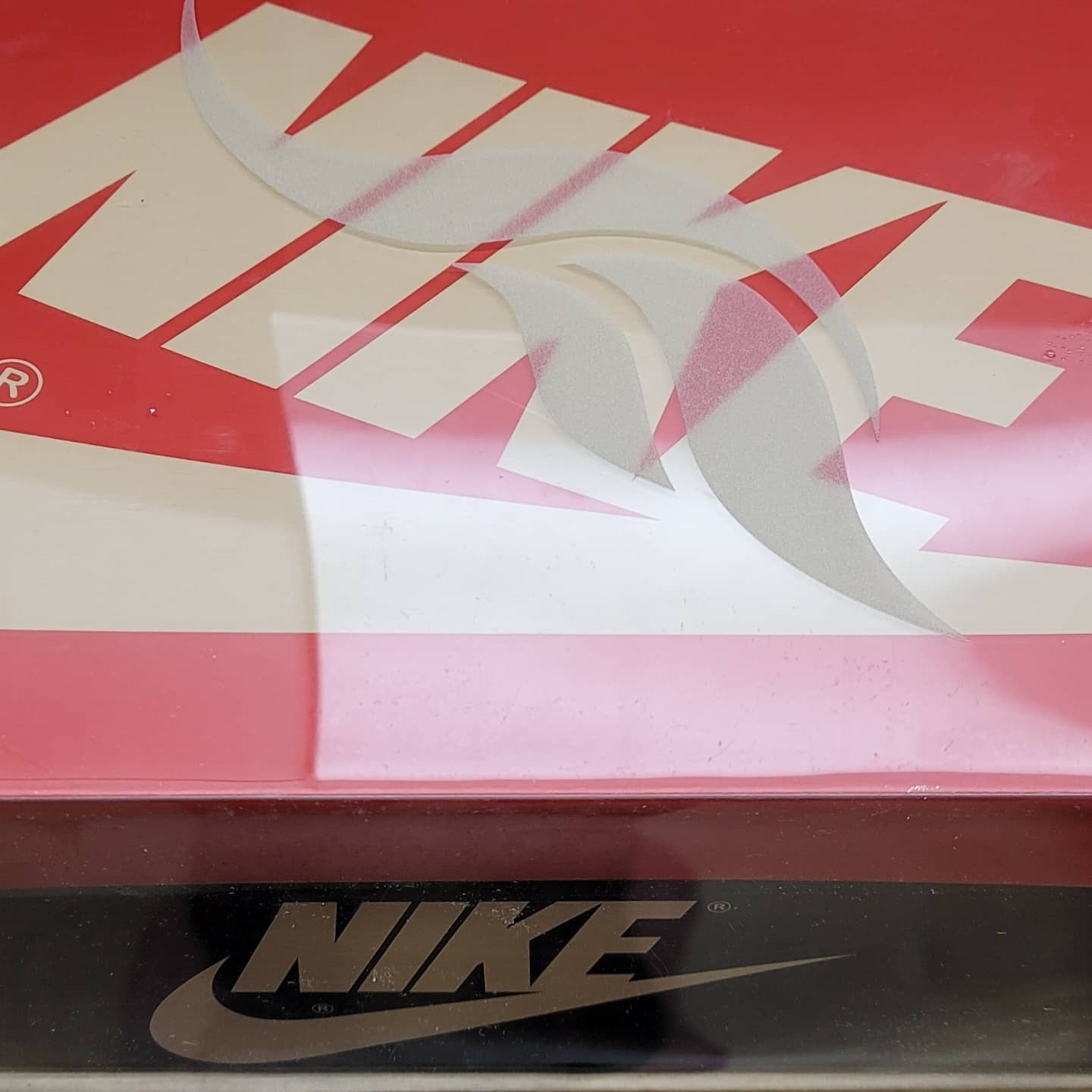 Jordan 1 x SoleFly Retro Low OG SP Black and Sport Red 착용 스타일 - 2