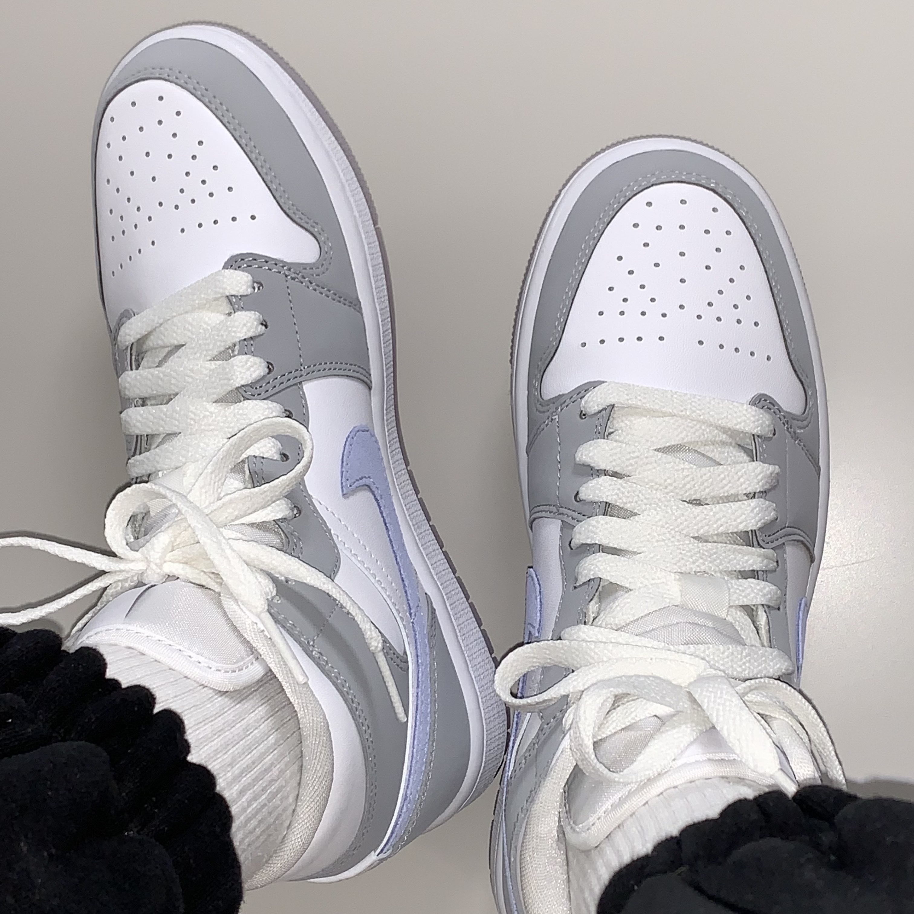 (W) Jordan 1 Mid Wolf Grey 착용 스타일 - 1