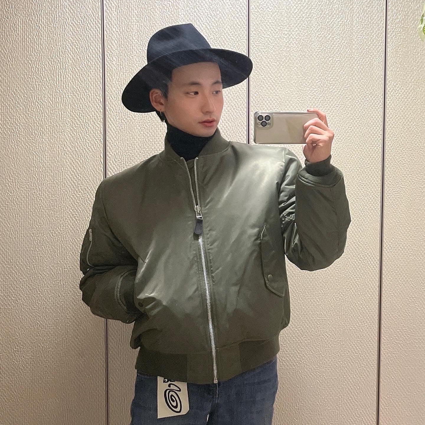 Stussy x CDG MA-1 Jacket Olive 착용 스타일
