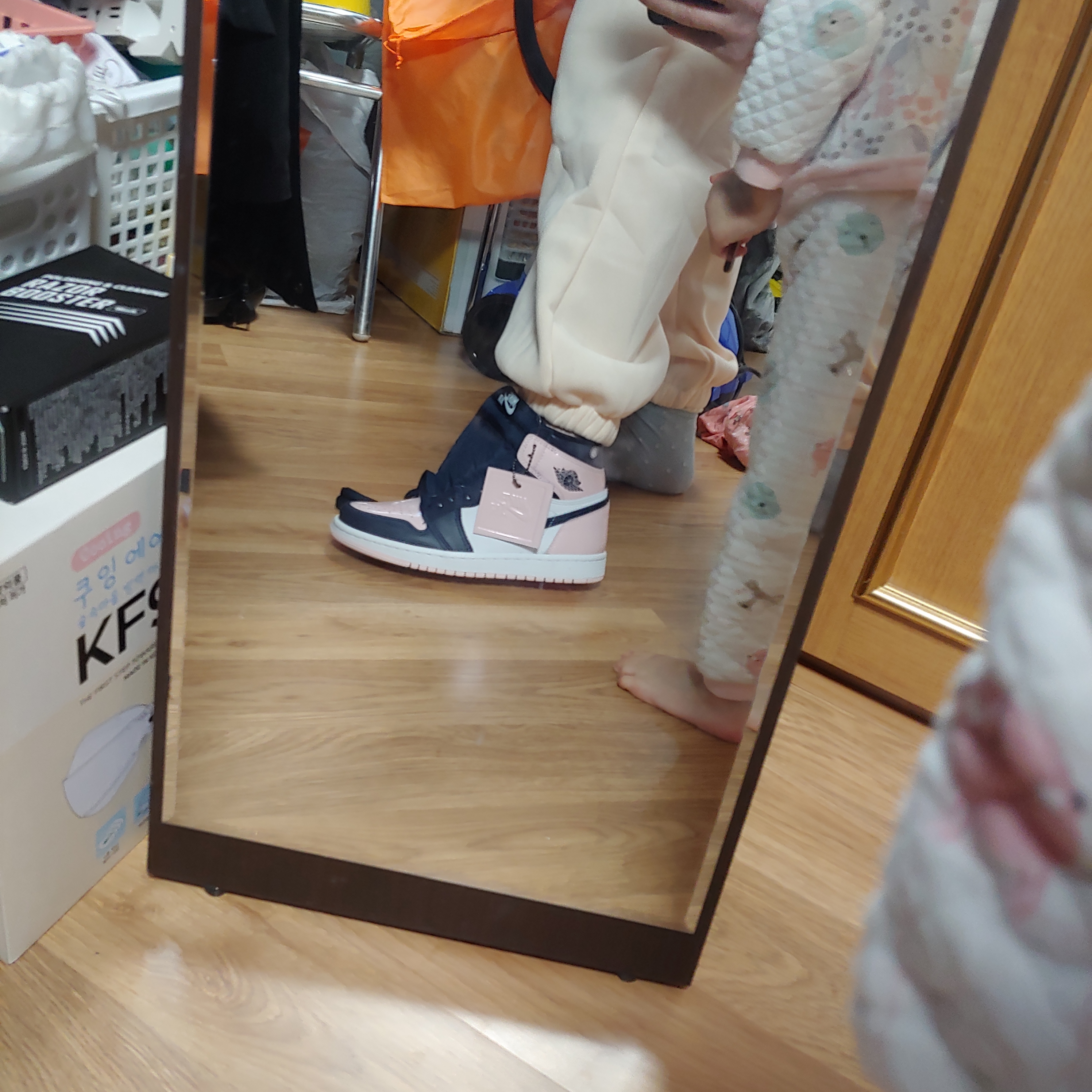 (W) Jordan 1 Retro High OG Atmosphere 착용 스타일 - 2
