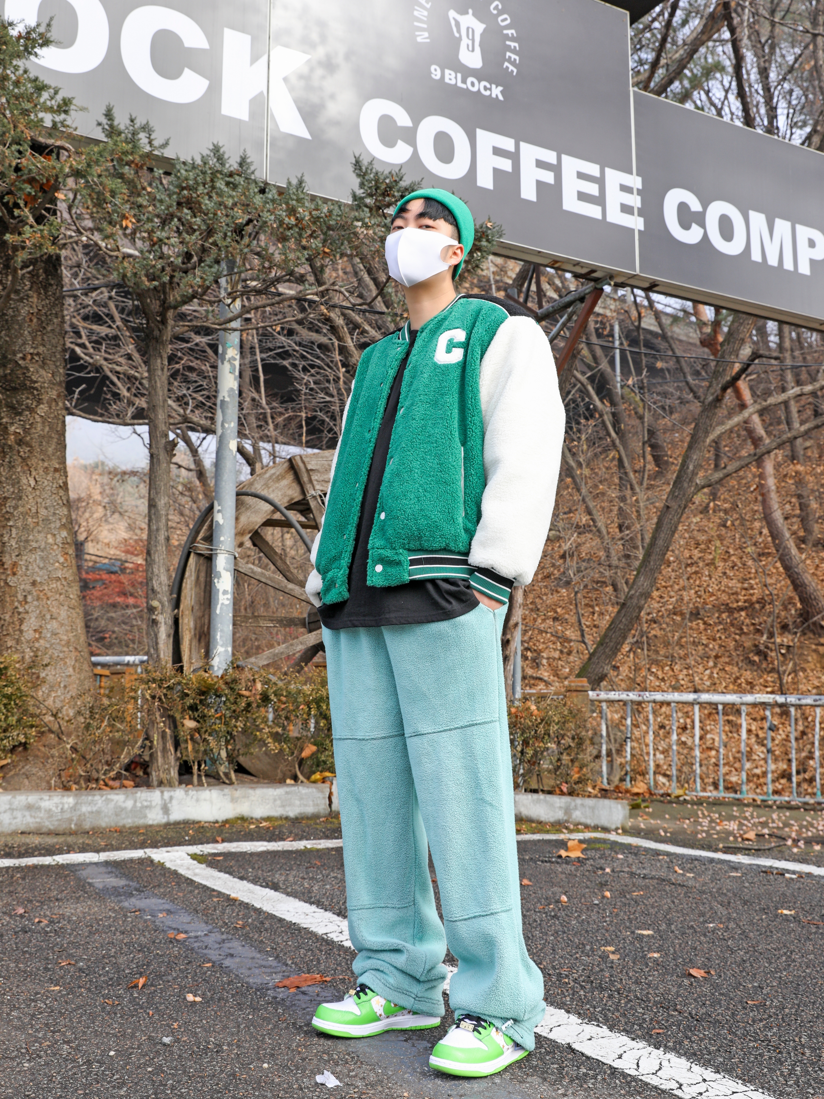 Nike x Supreme SB Dunk Low Mean Green 착용 스타일 - 1