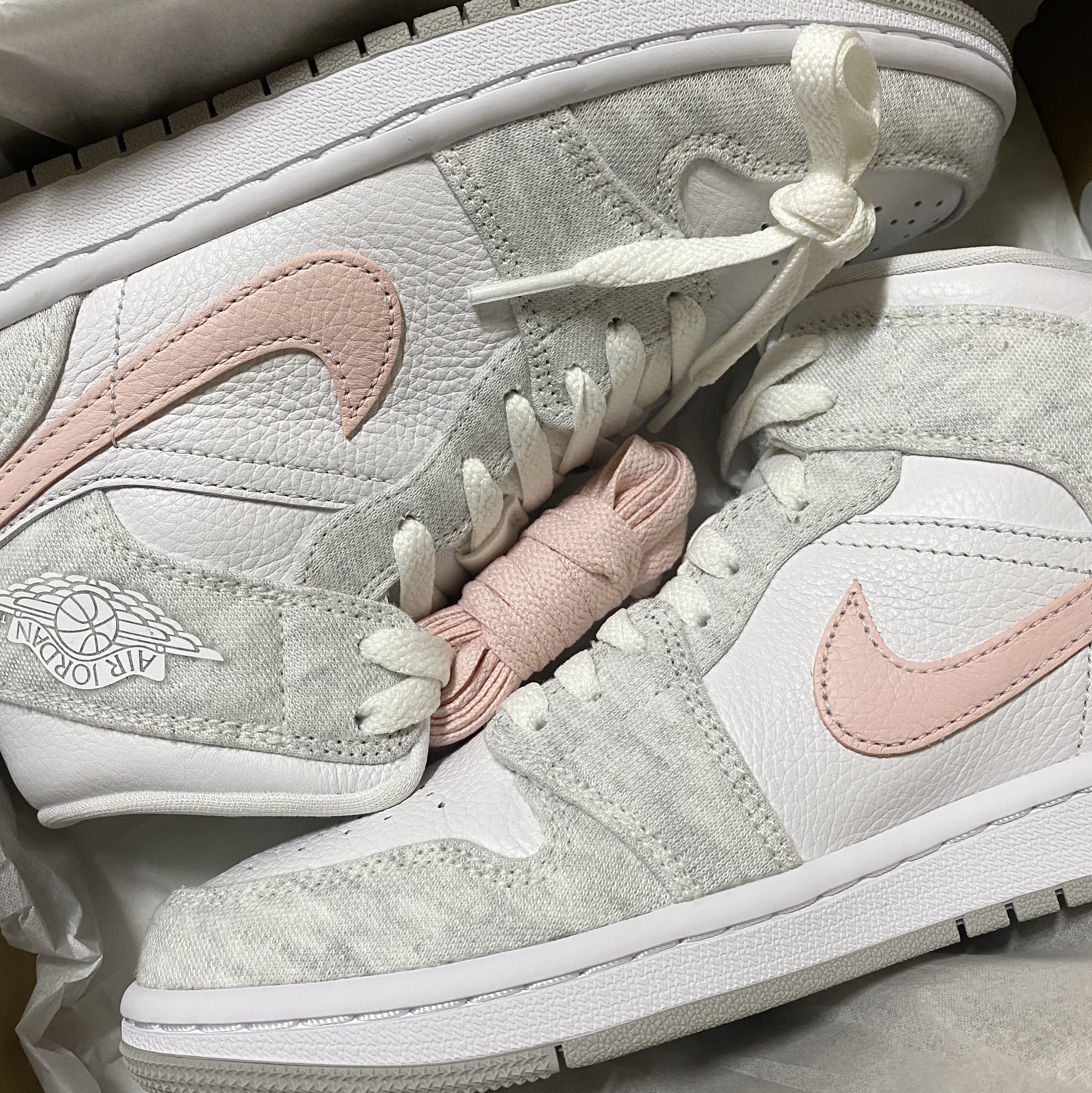 (W) Jordan 1 Mid SE Light Iron Ore 착용 스타일