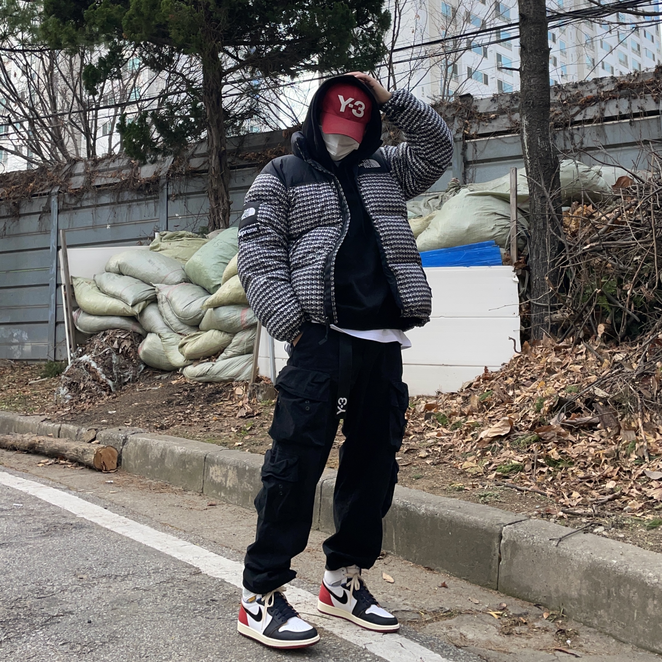 Supreme x The North Face Studded Nuptse Jacket Black - 21SS, Jordan 1 x Union Retro High Black Toe 착용 스타일