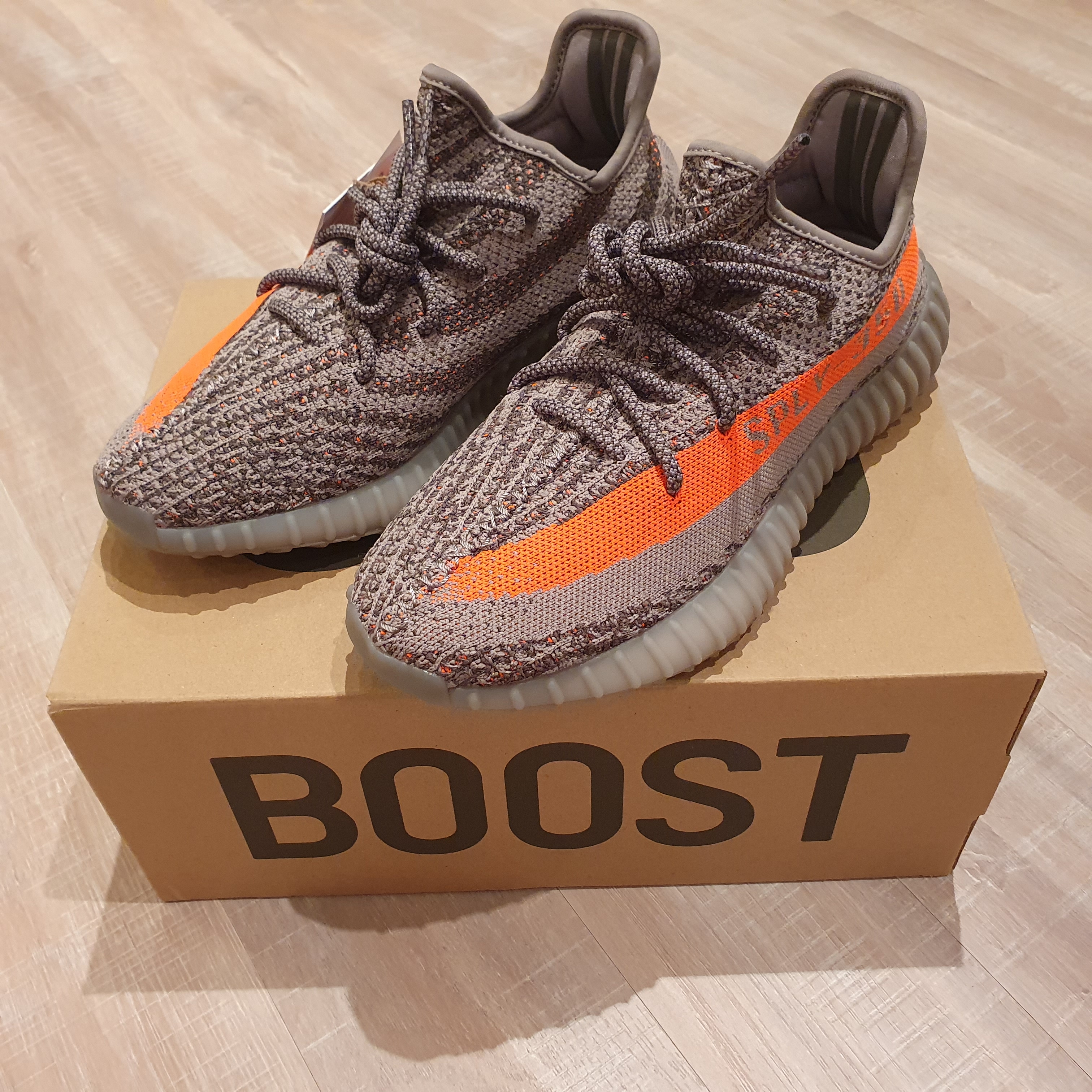 Adidas Yeezy Boost 350 V2 Beluga - Reflective 착용 스타일