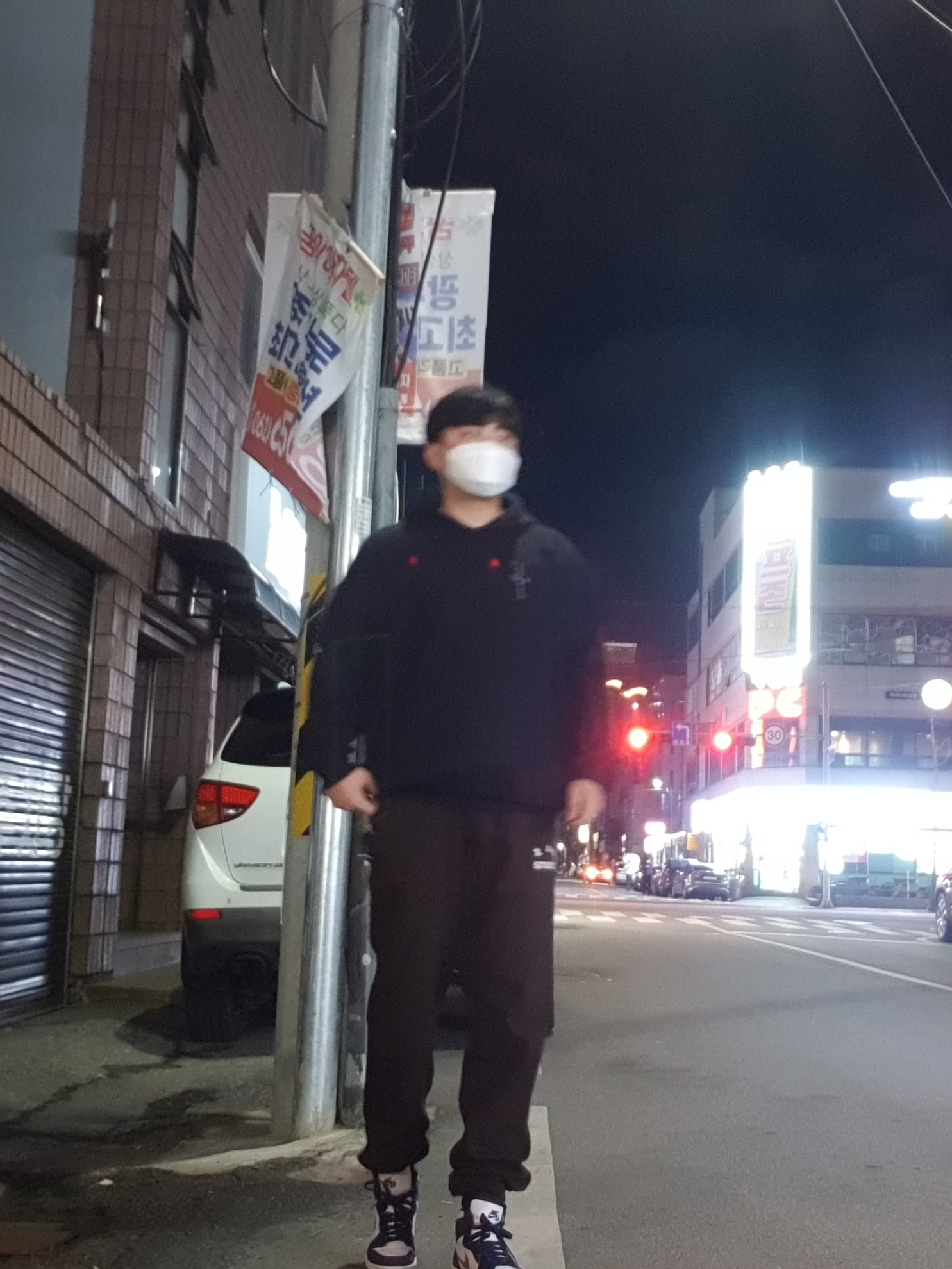 Jordan 1 Retro High OG CO.JP Midnight Navy, IAB Studio Sweatpants Brown 착용 스타일