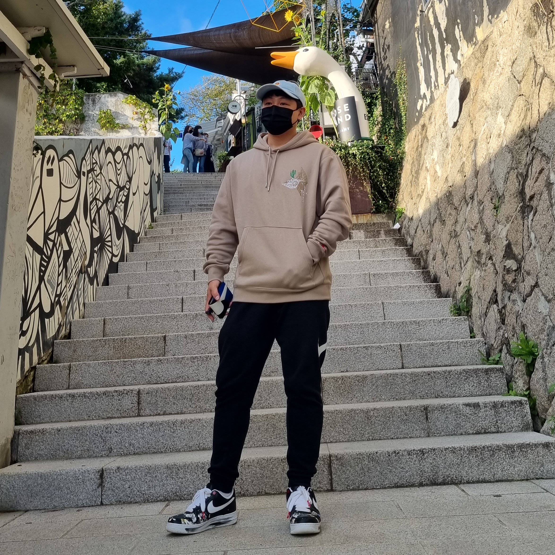 Nike x Peaceminusone Air Force 1 Low Para-Noise, Jordan x Travis Scott Pullover Hoodie - Asia 착용 스타일