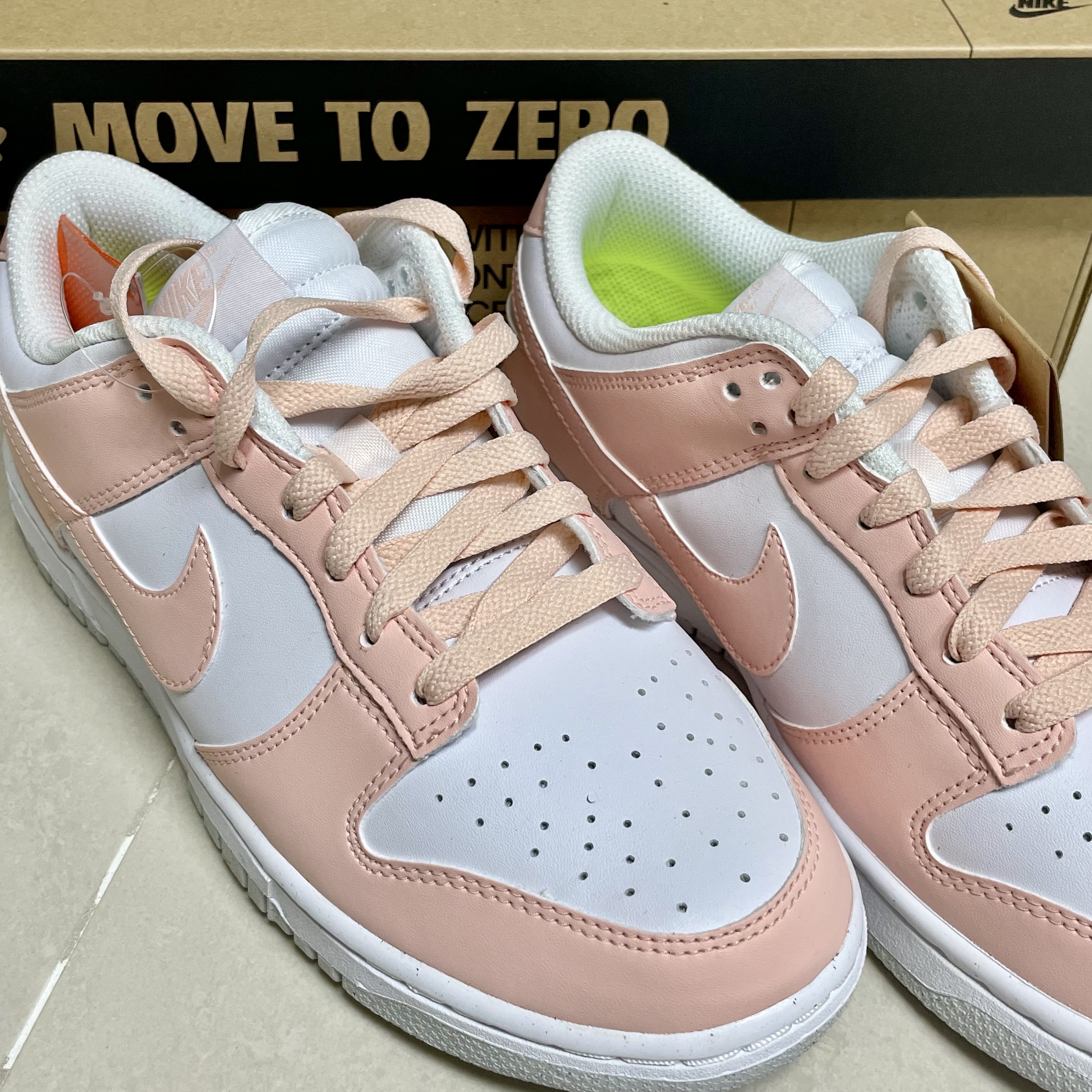 (W) Nike Dunk Low Next Nature Pale Coral 착용 스타일 - 2