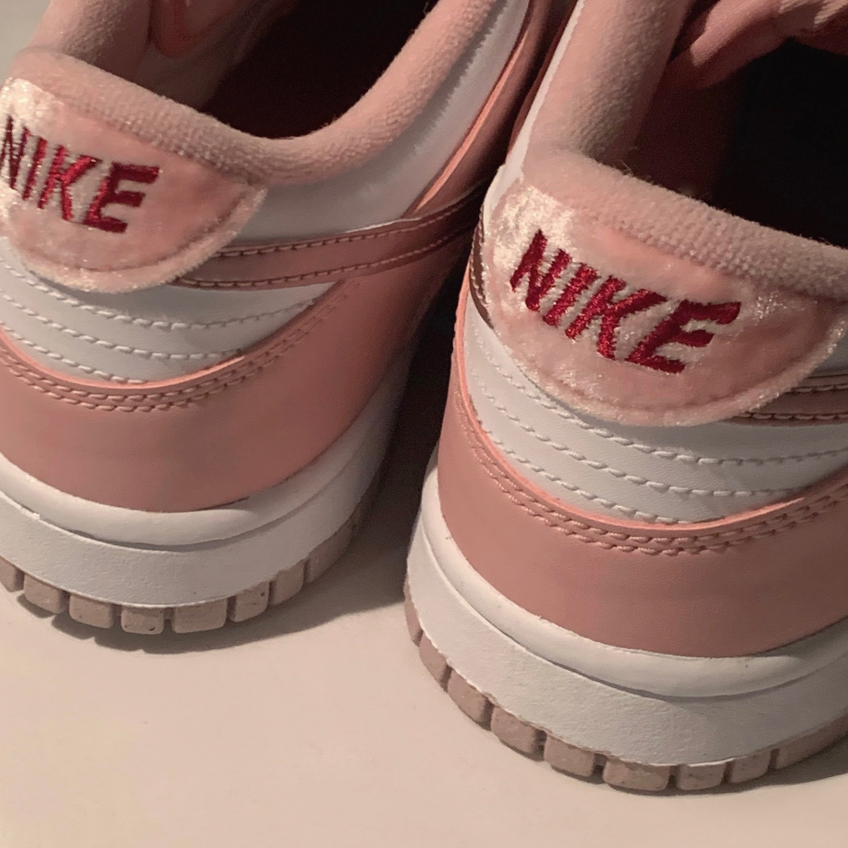 (GS) Nike Dunk Low Pink Velvet 착용 스타일 - 1
