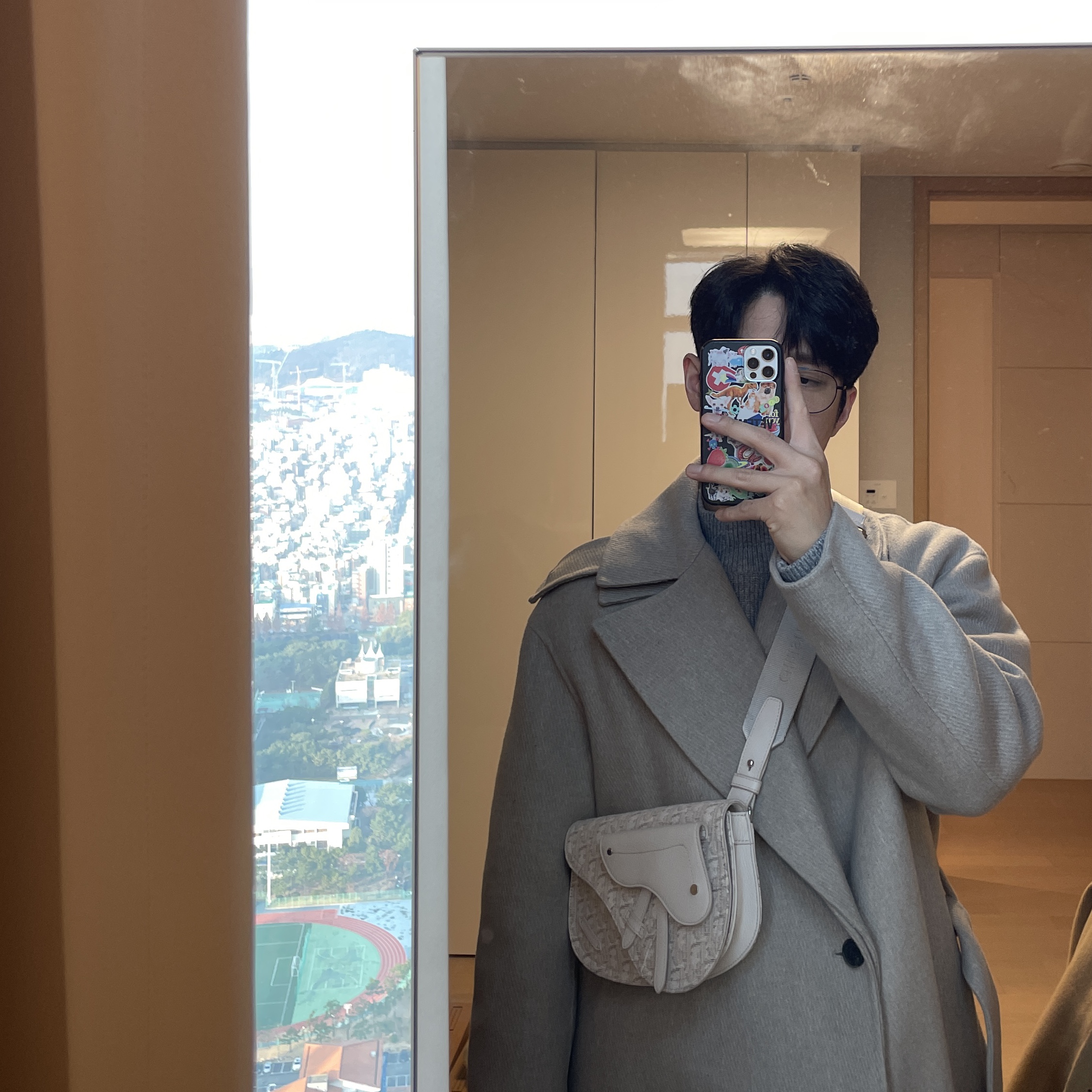 Nike x Peaceminusone Kwondo1 White, Dior Saddle Pouch Beige & Black Dior Oblique Jacquard 착용 스타일 - 1