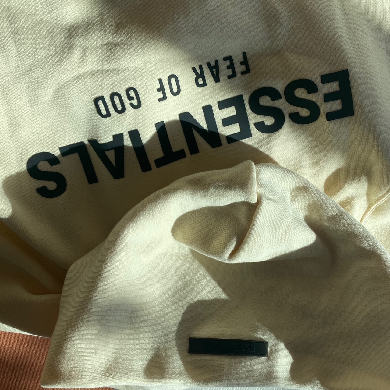 Essentials Pull-Over Hoodie Cream - 21SS 착용 스타일