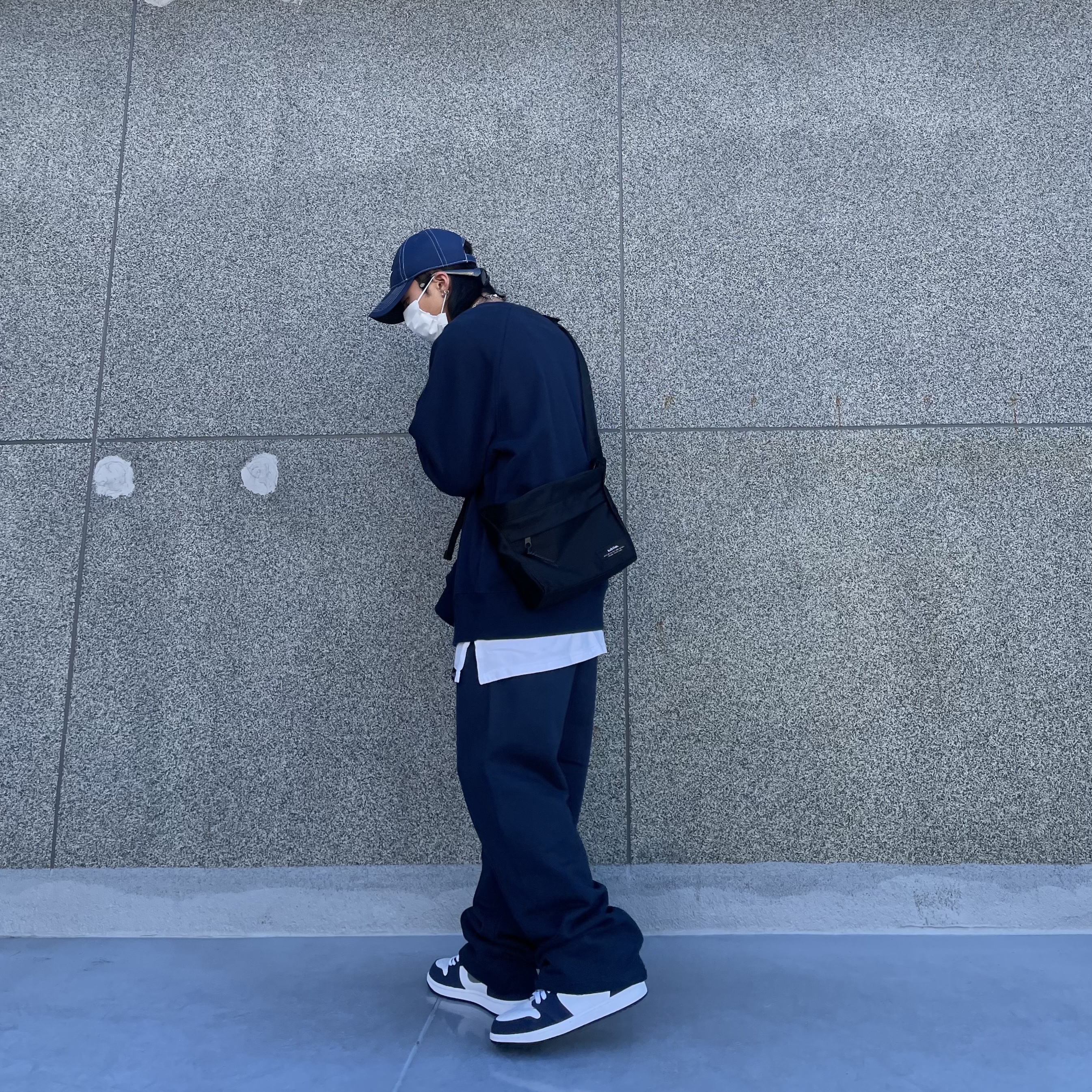Jordan 1 Retro High OG CO.JP Midnight Navy 착용 스타일 - 2