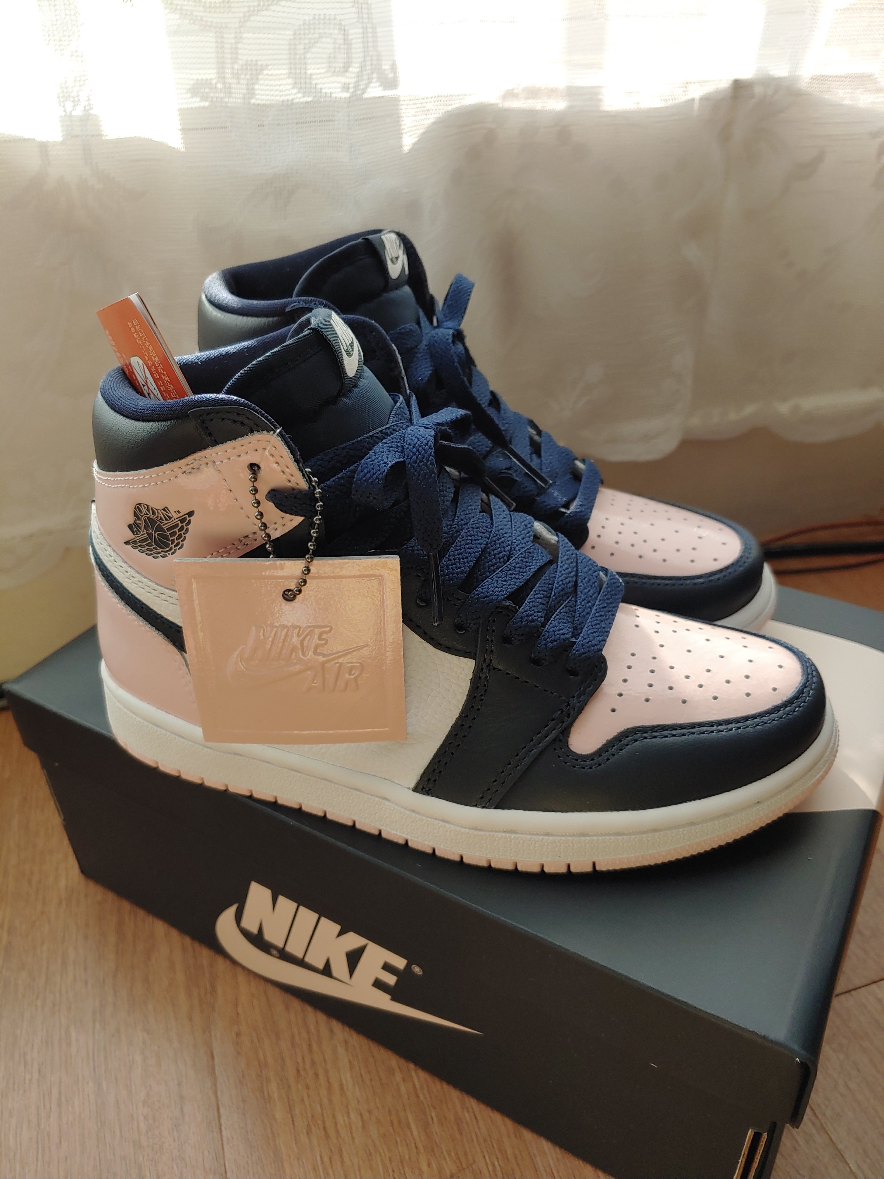 (W) Jordan 1 Retro High OG Atmosphere 착용 스타일 - 1