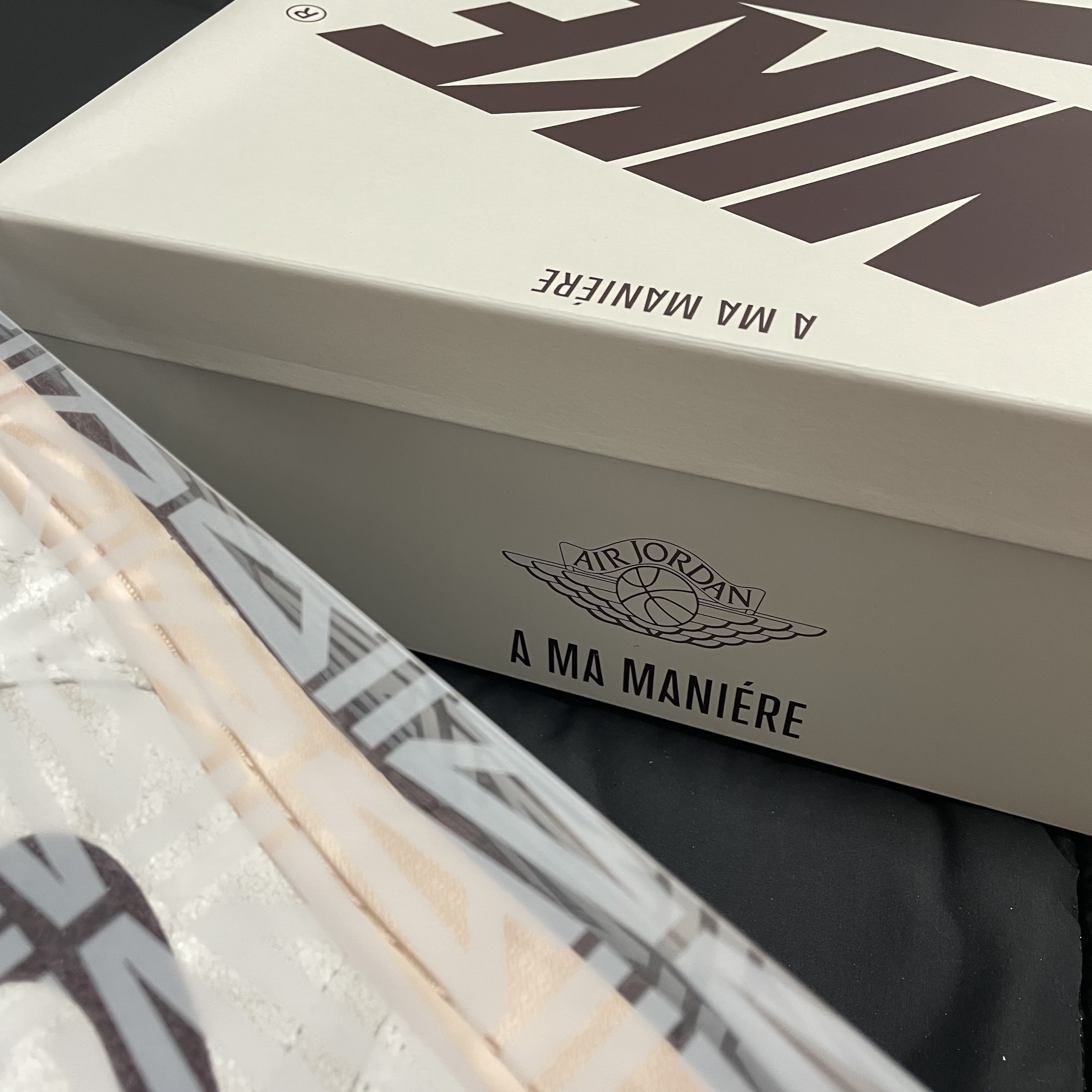 Jordan 1 x A Ma Maniere Retro High OG SP Sail and Burgundy 착용 스타일 - 3