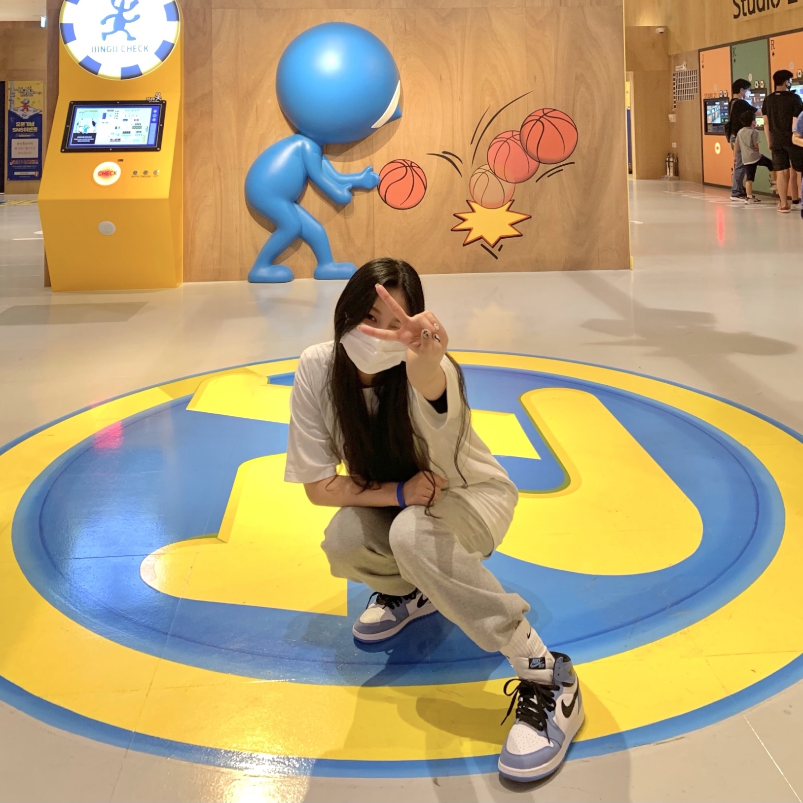 (GS) Jordan 1 Retro High OG University Blue 착용 스타일 - 1