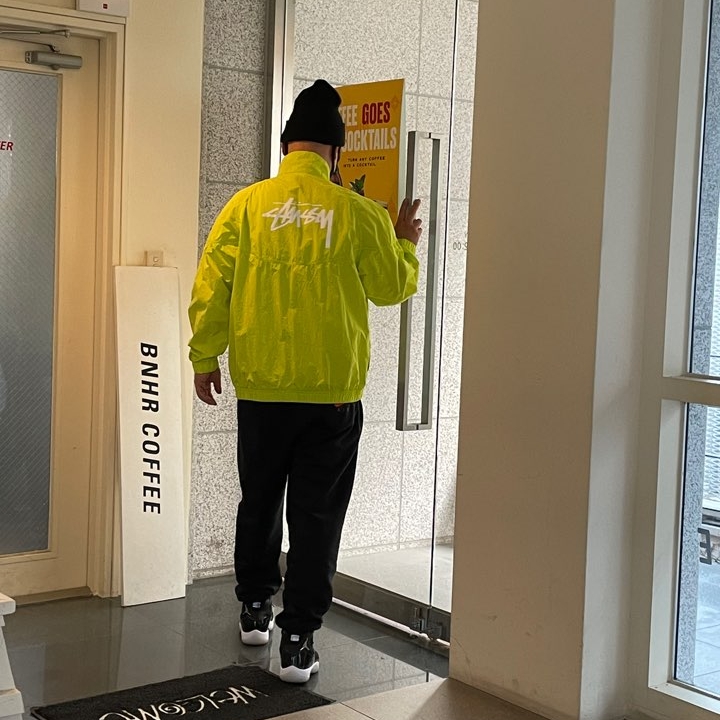 Jordan 11 Retro Jubilee, Nike x Stussy Windrunner Jacket Bright Cactus 착용 스타일