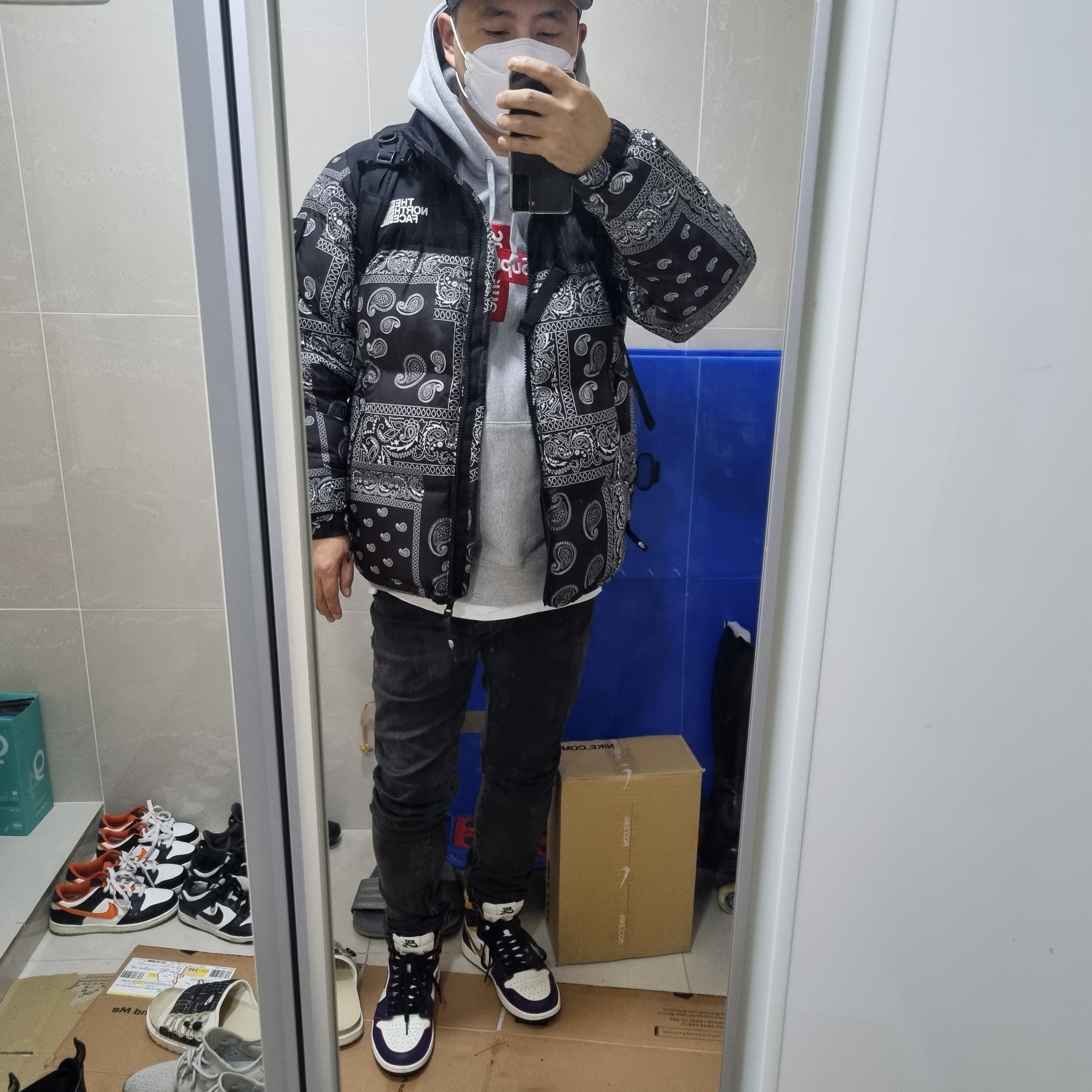 The North Face Nuptse Down Jacket Black, Jordan 1 Retro High OG Defiant SB LA to Chicago 착용 스타일