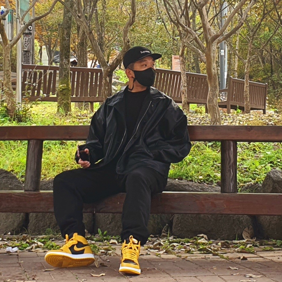 Jordan 1 Retro High OG Pollen, Supreme Military Camp Cap Black - 20FW 착용 스타일