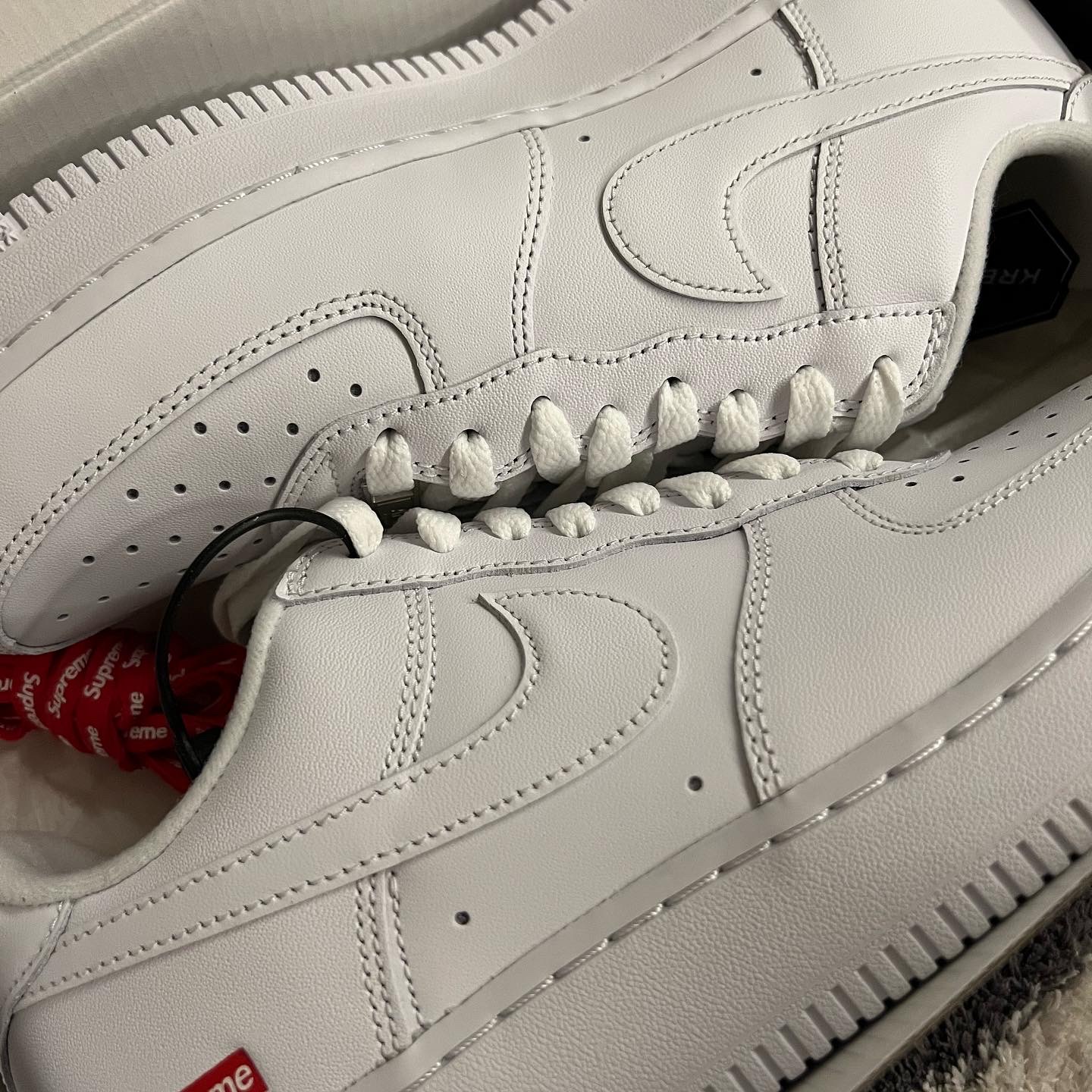 Nike x Supreme Air Force 1 Low White 착용 스타일