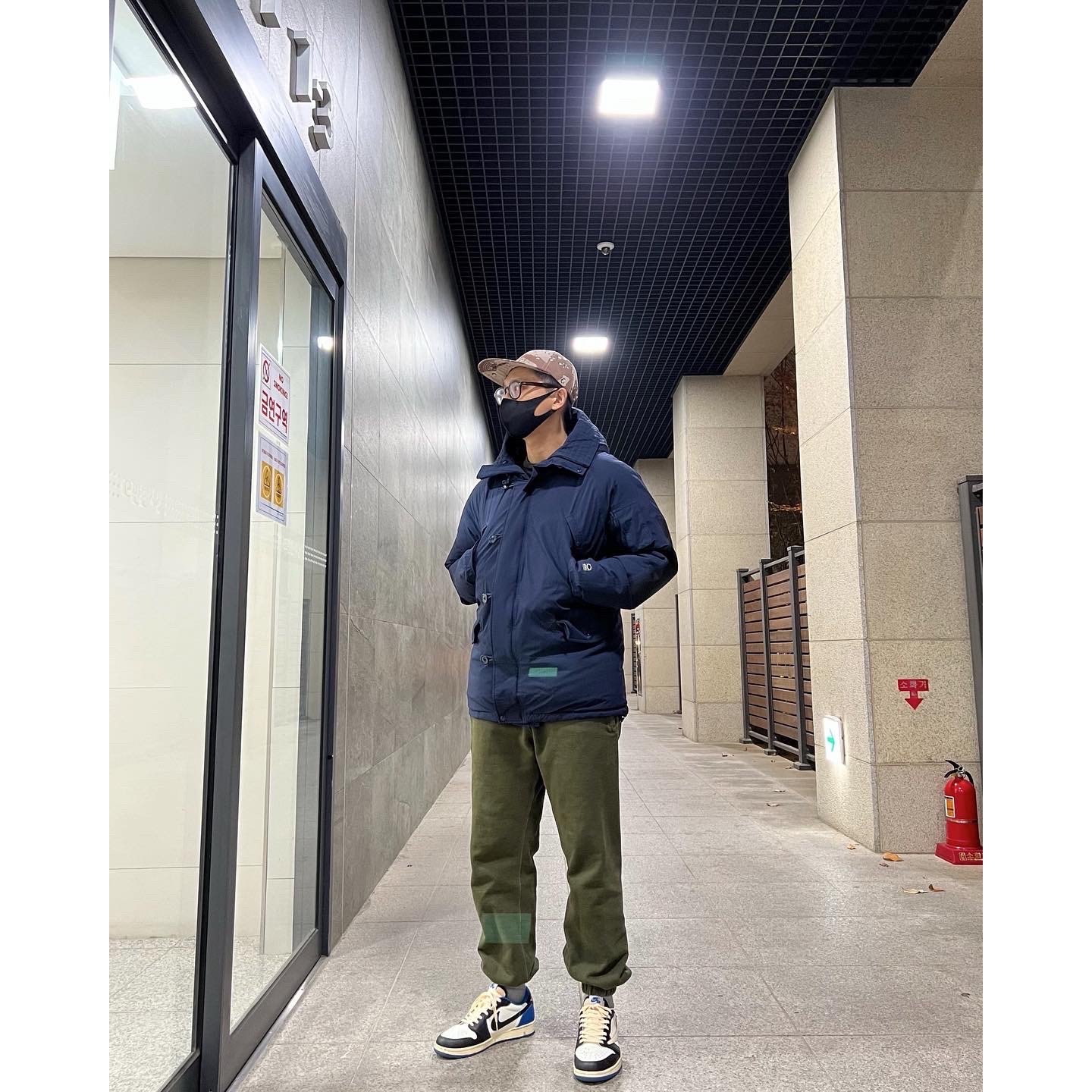 Jordan 1 x Travis Scott x Fragment Retro Low OG SP Military Blue 착용 스타일