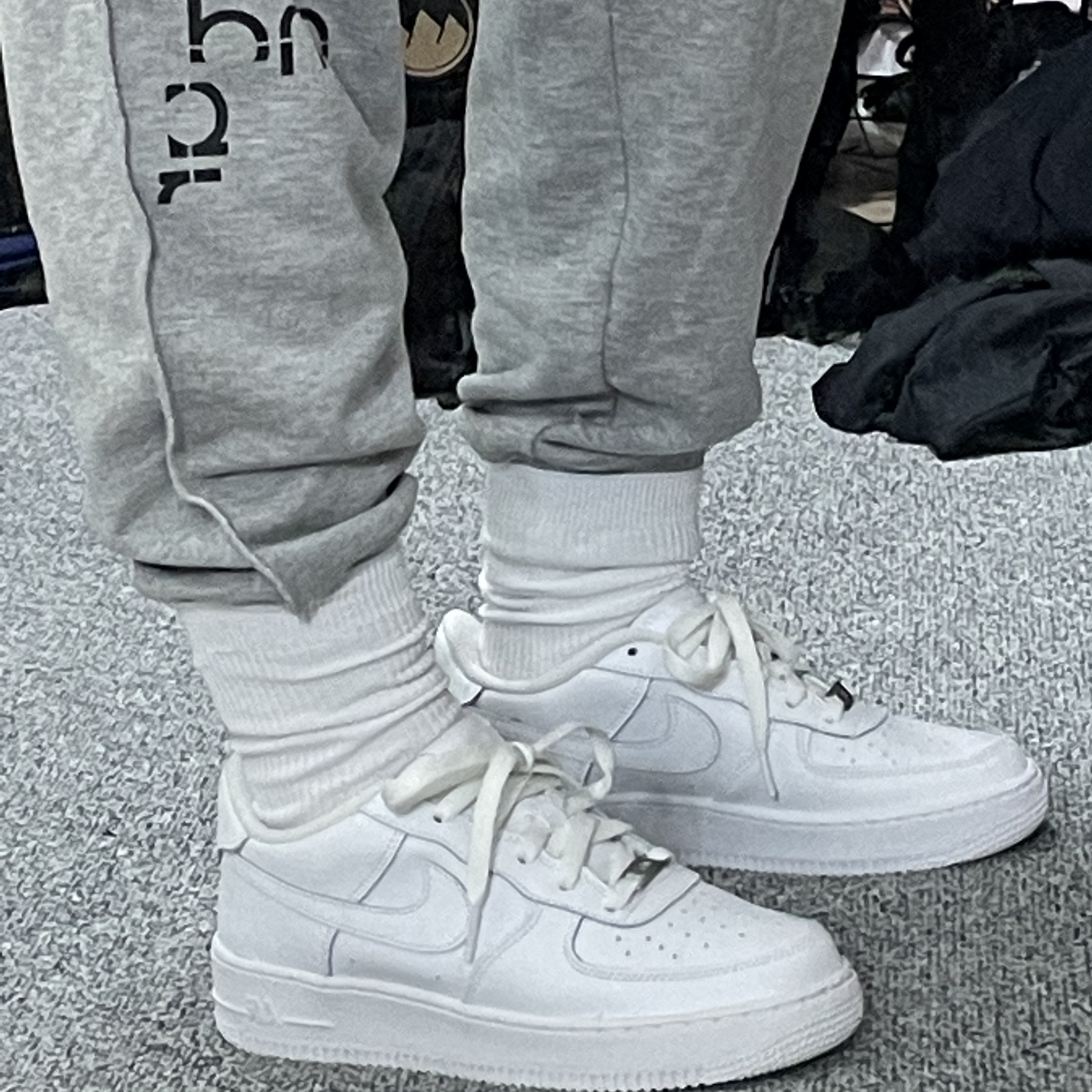 (GS) Nike Air Force 1 LE White 착용 스타일 - 3