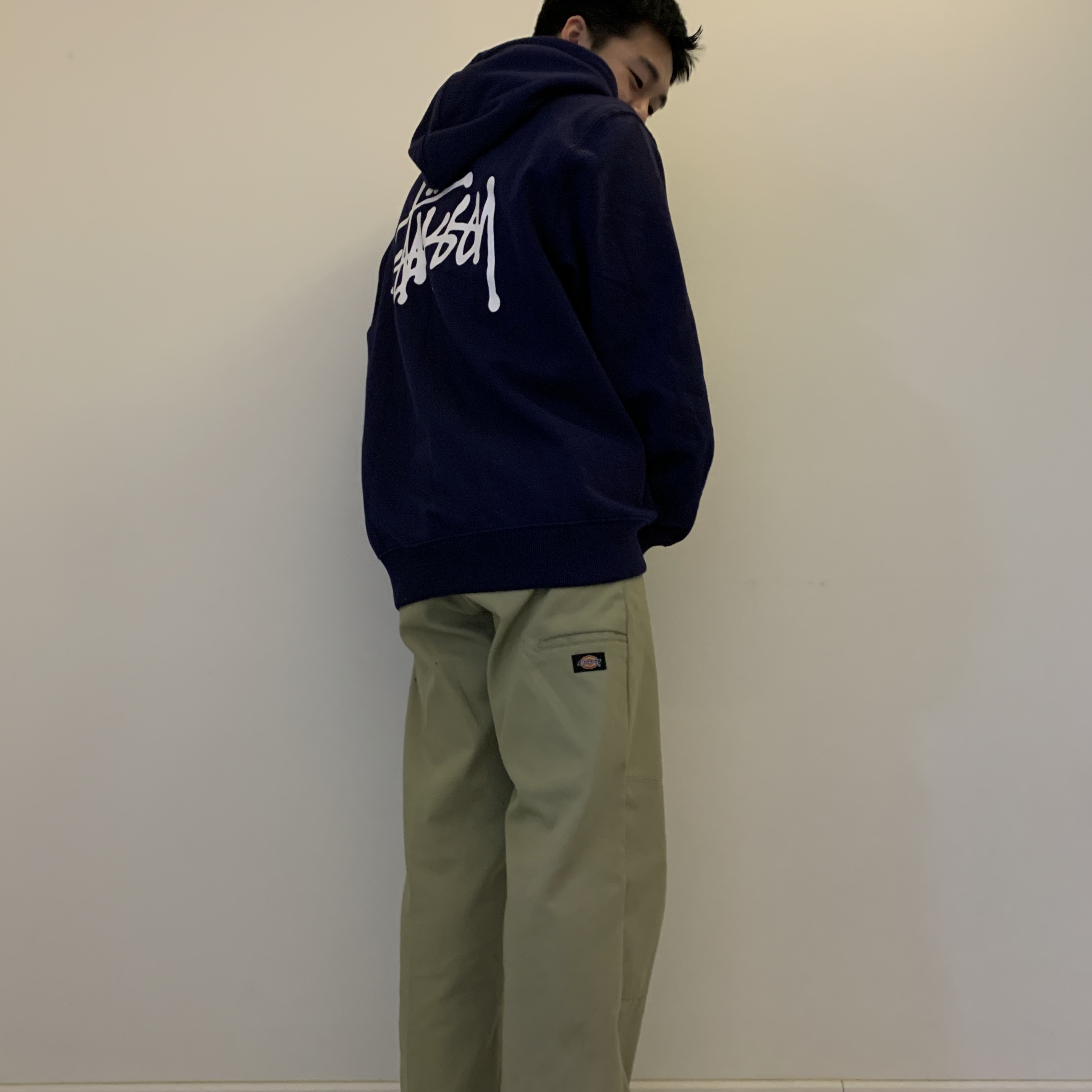 Stussy Basic Stussy Hoodie Black 2021, Stussy Basic Stussy Hoodie Navy 2021 착용 스타일 - 1