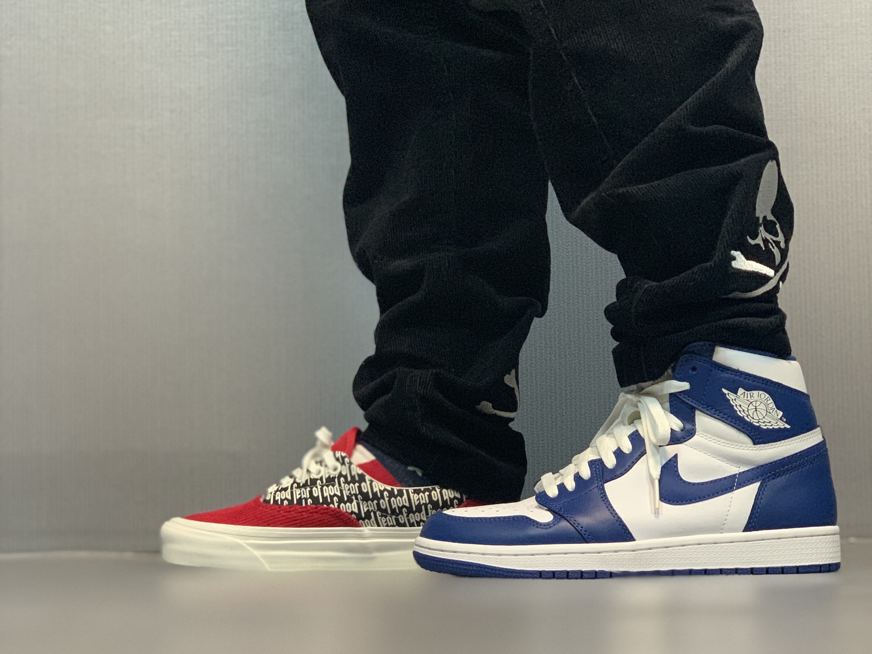 Vans Vault x Fear of God OG Era 95 DX Red, Jordan 1 Retro Storm Blue 착용 스타일 - 1
