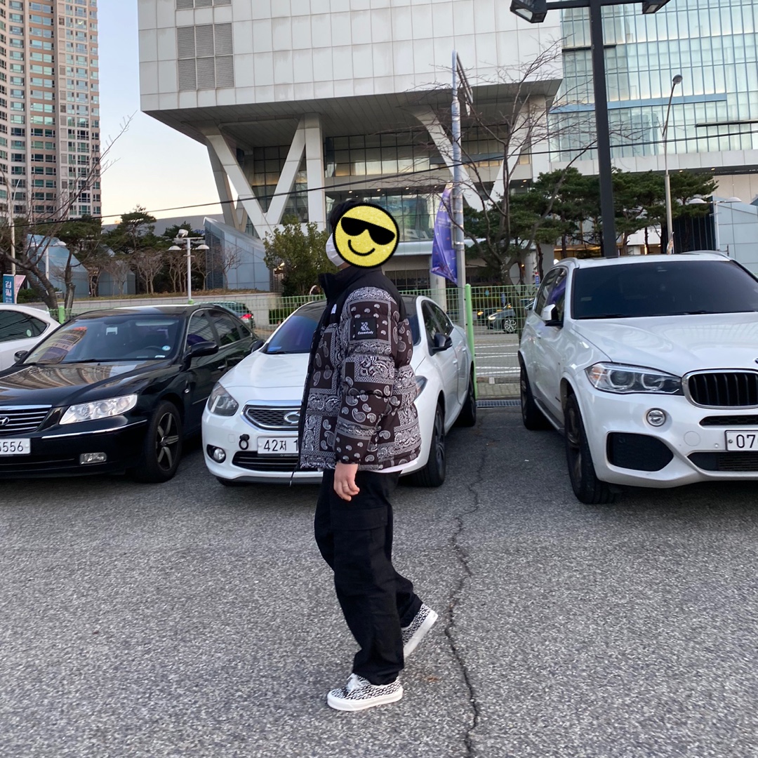 Vans Vault x CDG OG Authentic LX White Black, The North Face Nuptse Down Jacket Black 착용 스타일