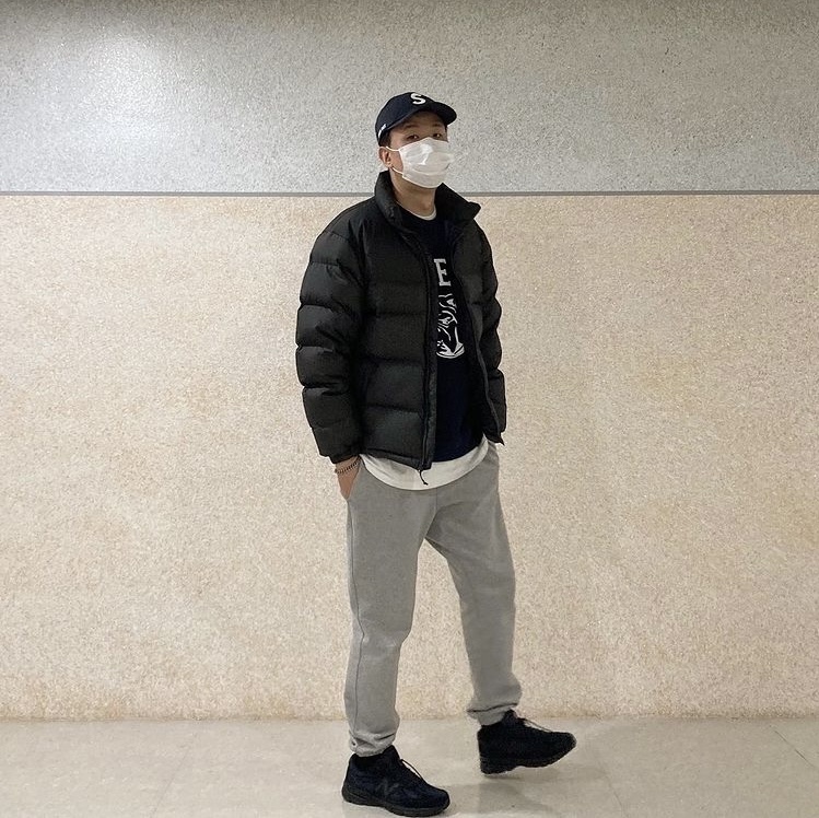 Supreme Gore-Tex S Logo 6-Panel Black - 20FW, New Balance x JJJJound 990v4 Navy 착용 스타일 - 1