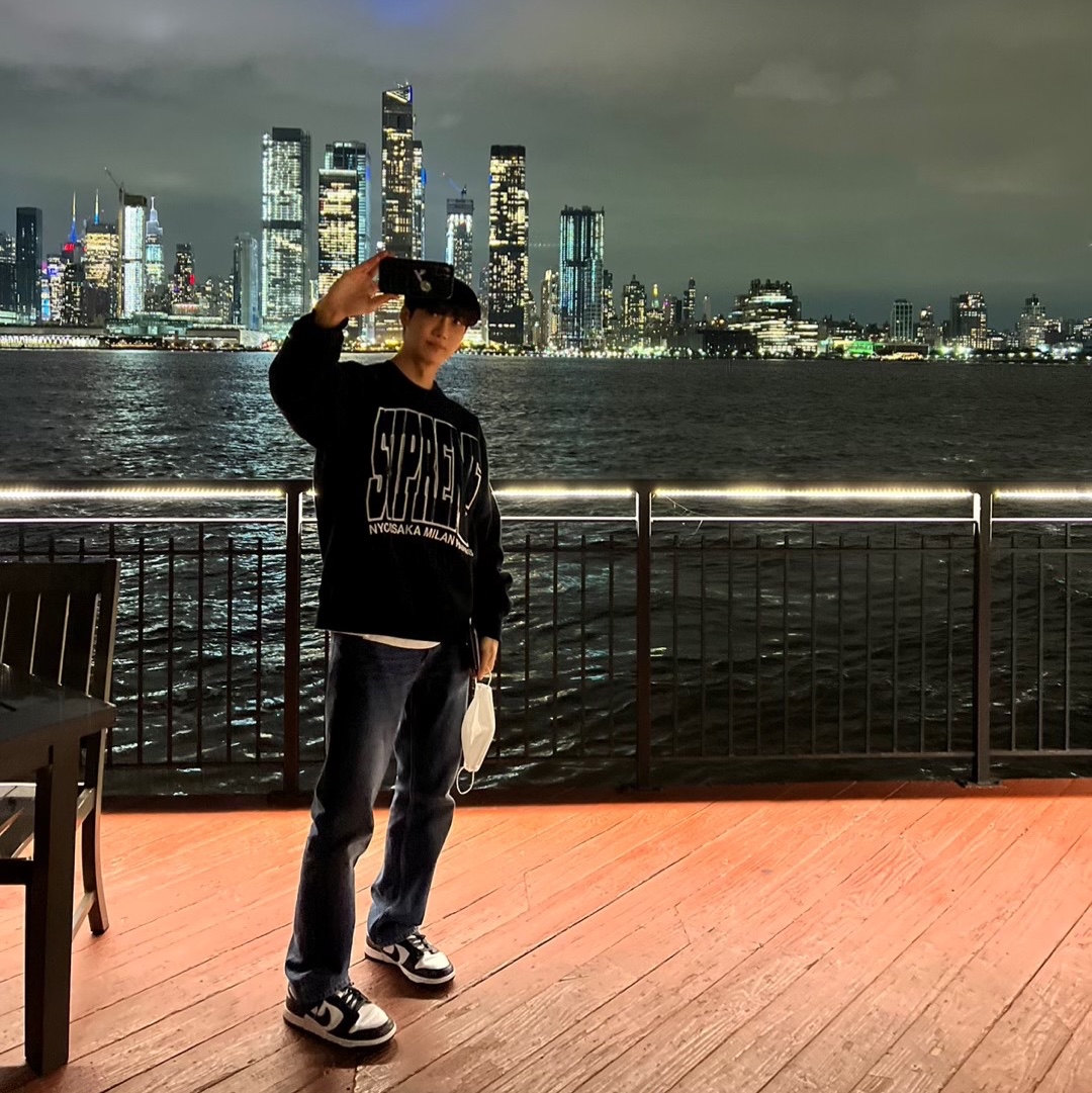 Supreme Cities Arc Crewneck Black - 21FW, Nike Dunk Low Retro Black 착용 스타일 - 1