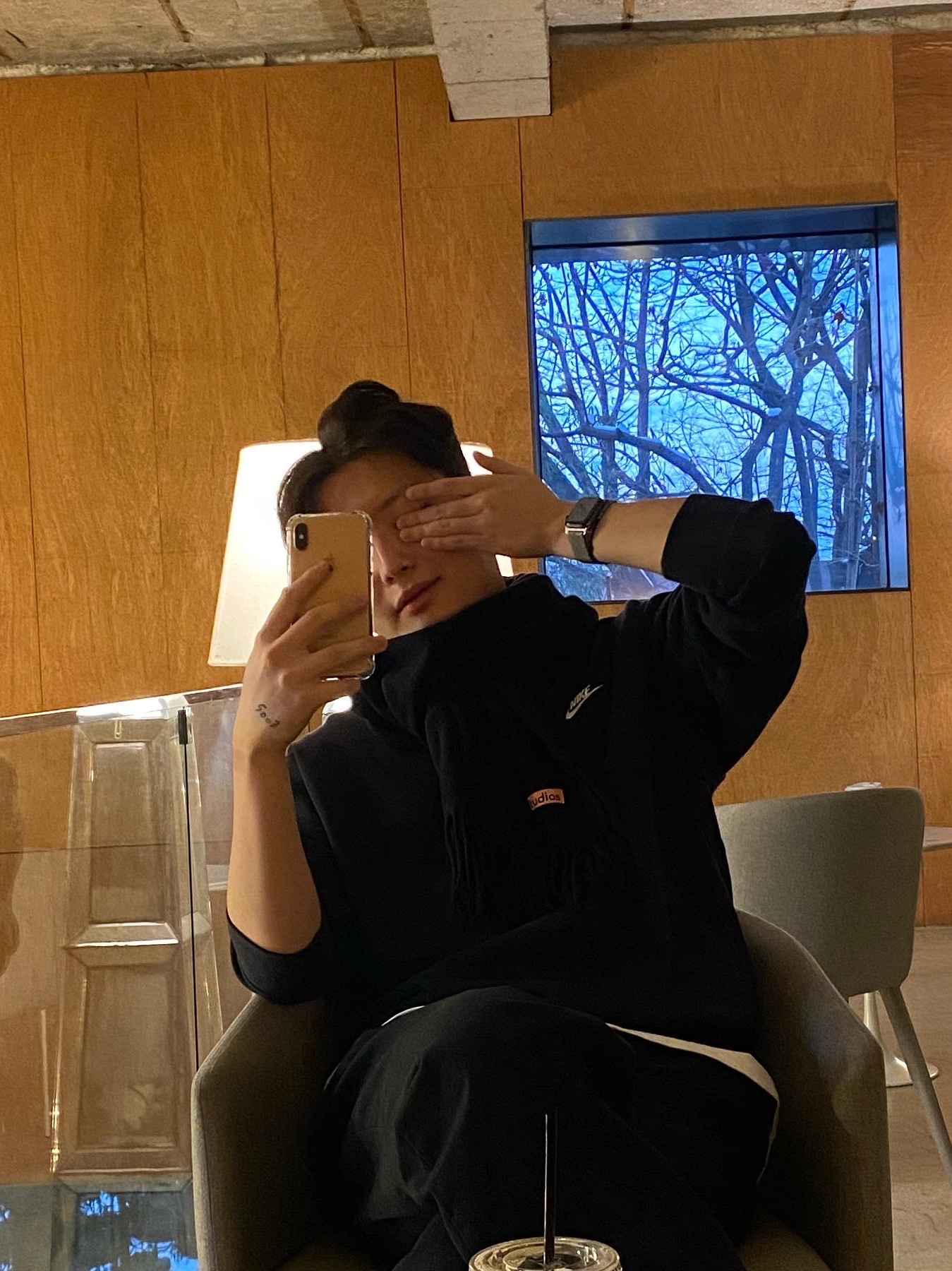 Acne Studios Canada Narrow New Wool Muffler Black 착용 스타일