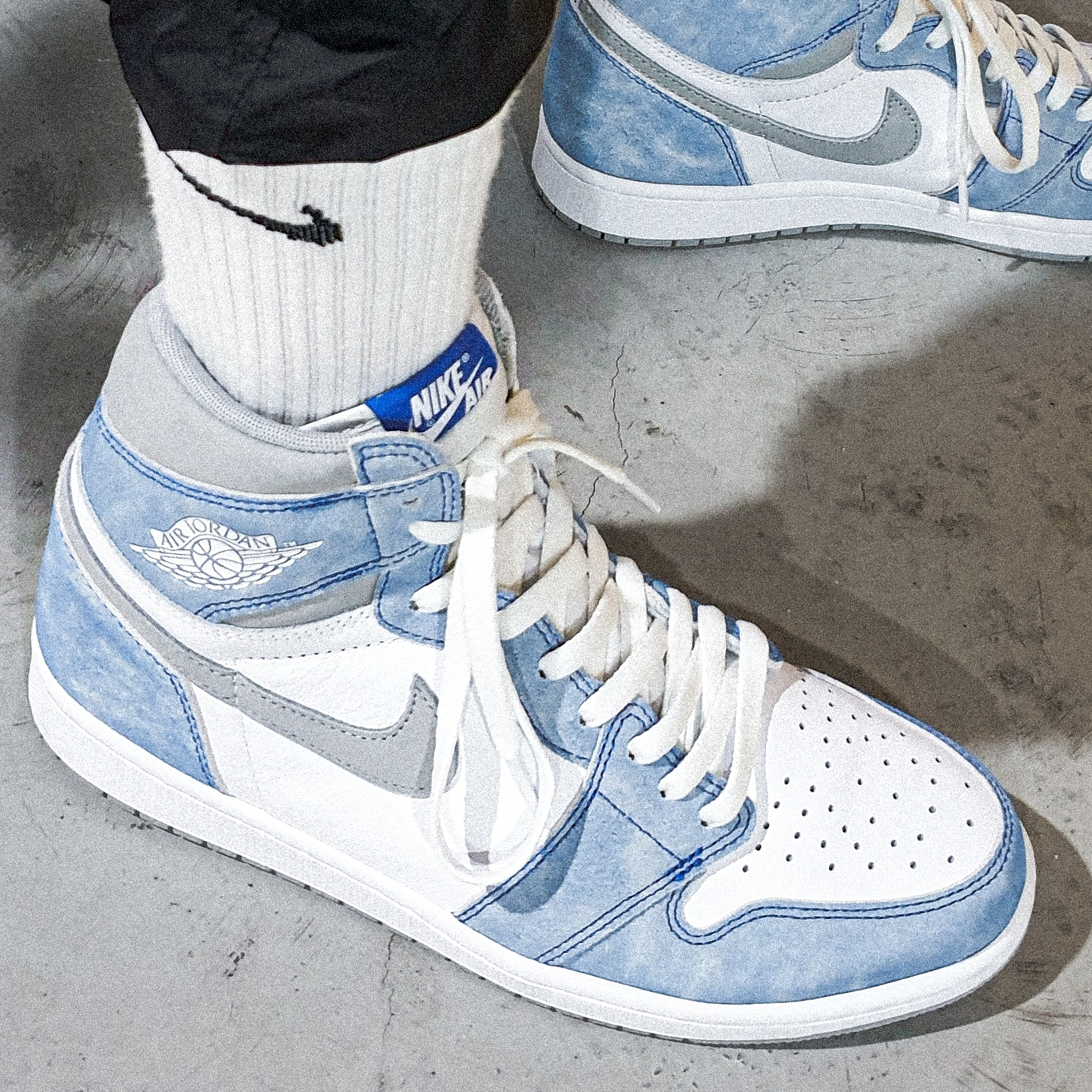 Jordan 1 Retro High OG Hyper Royal 착용 스타일