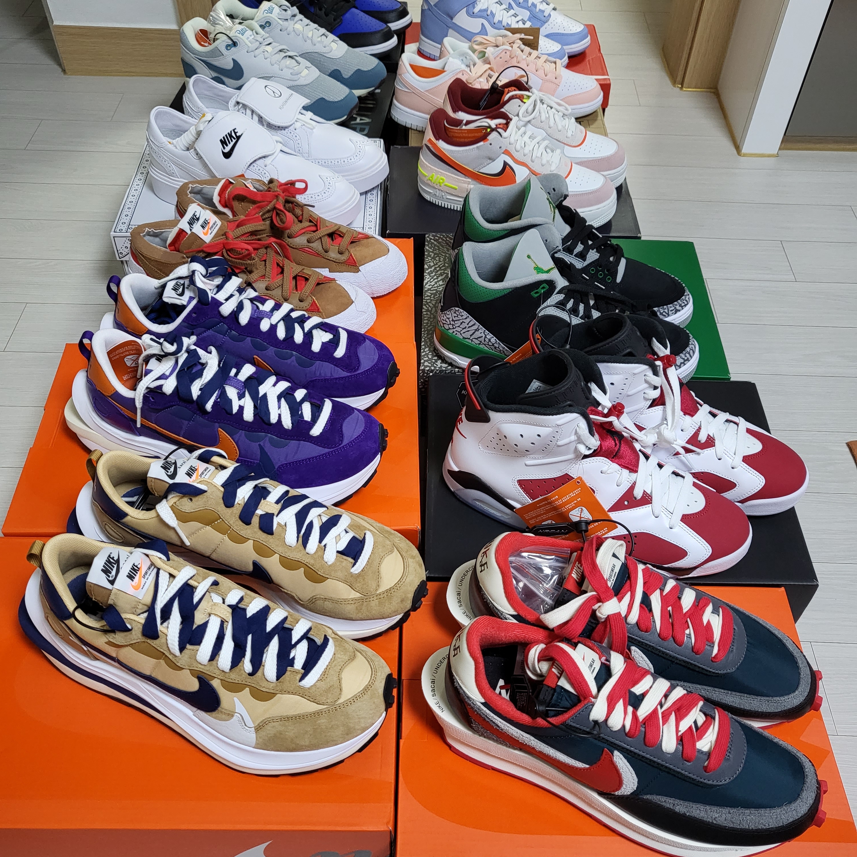 Nike x Peaceminusone Kwondo1 White, Nike x Sacai x Undercover LDWaffle Midnight Spruce University Red 착용 스타일