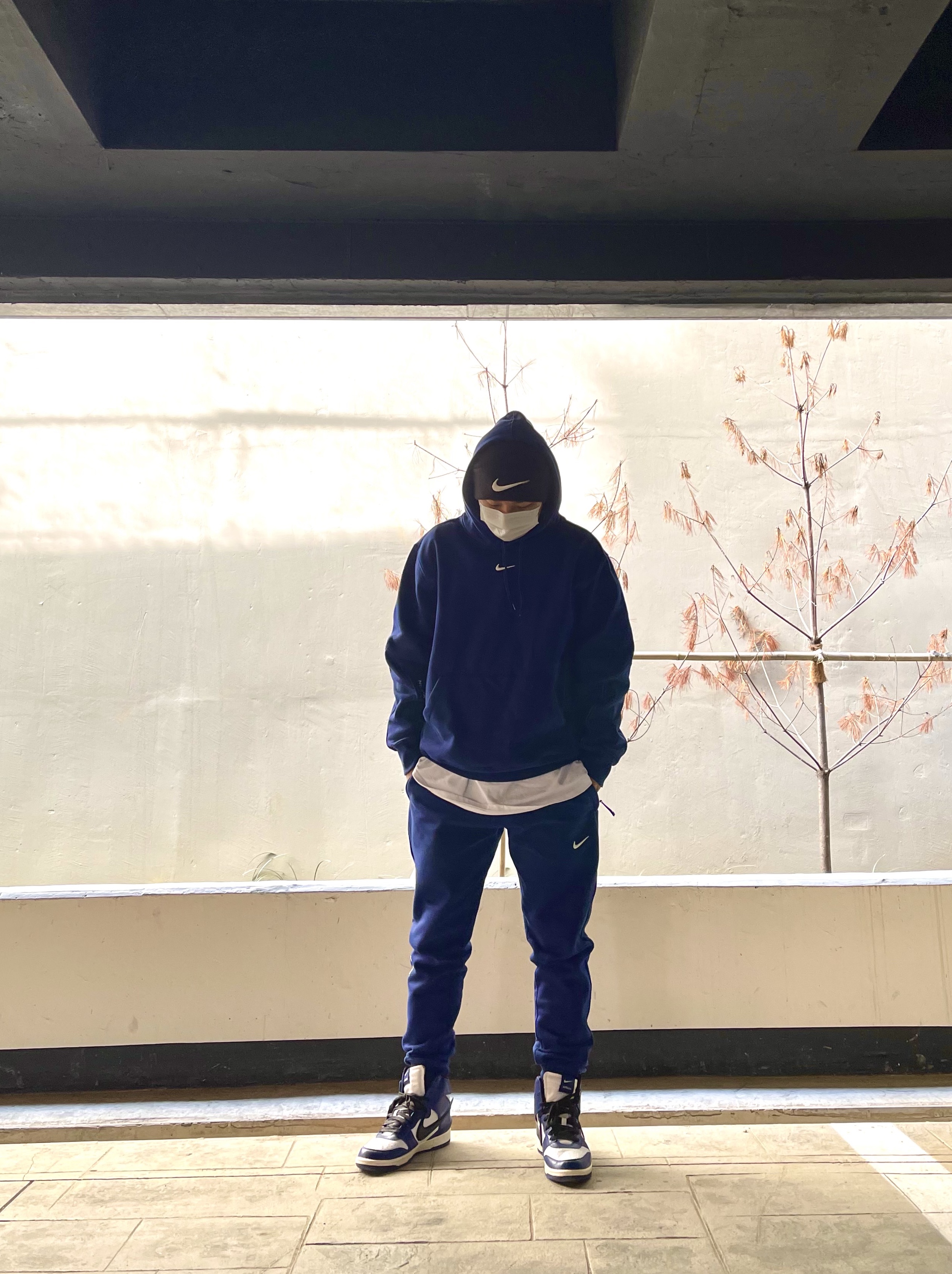 Nike x Ambush Dunk High Deep Royal Blue, Nike x Drake Nocta Cardinal Stock Essential Hoodie Navy - US/EU 착용 스타일 - 1