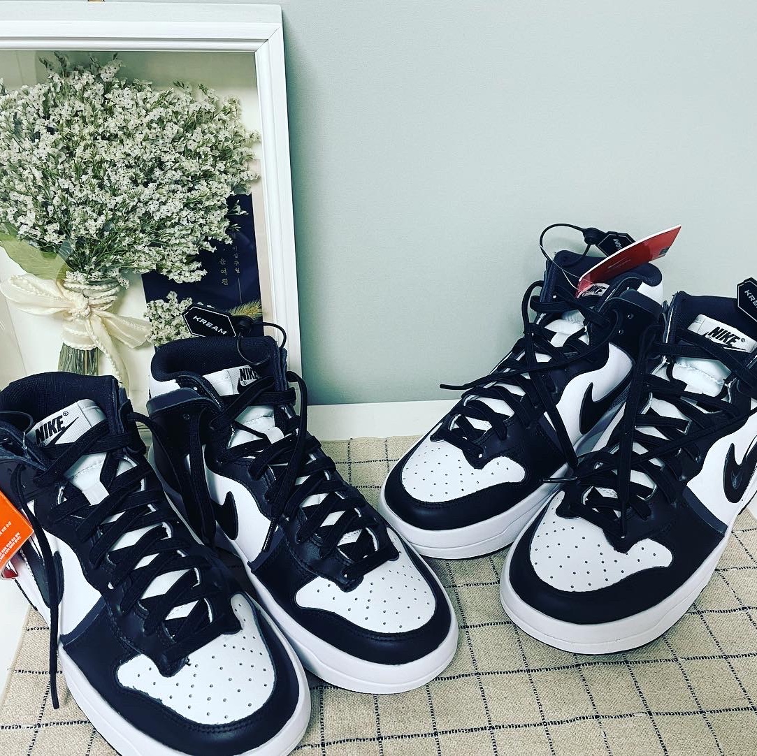 (W) Nike Dunk High Up Black and White 착용 스타일 - 1