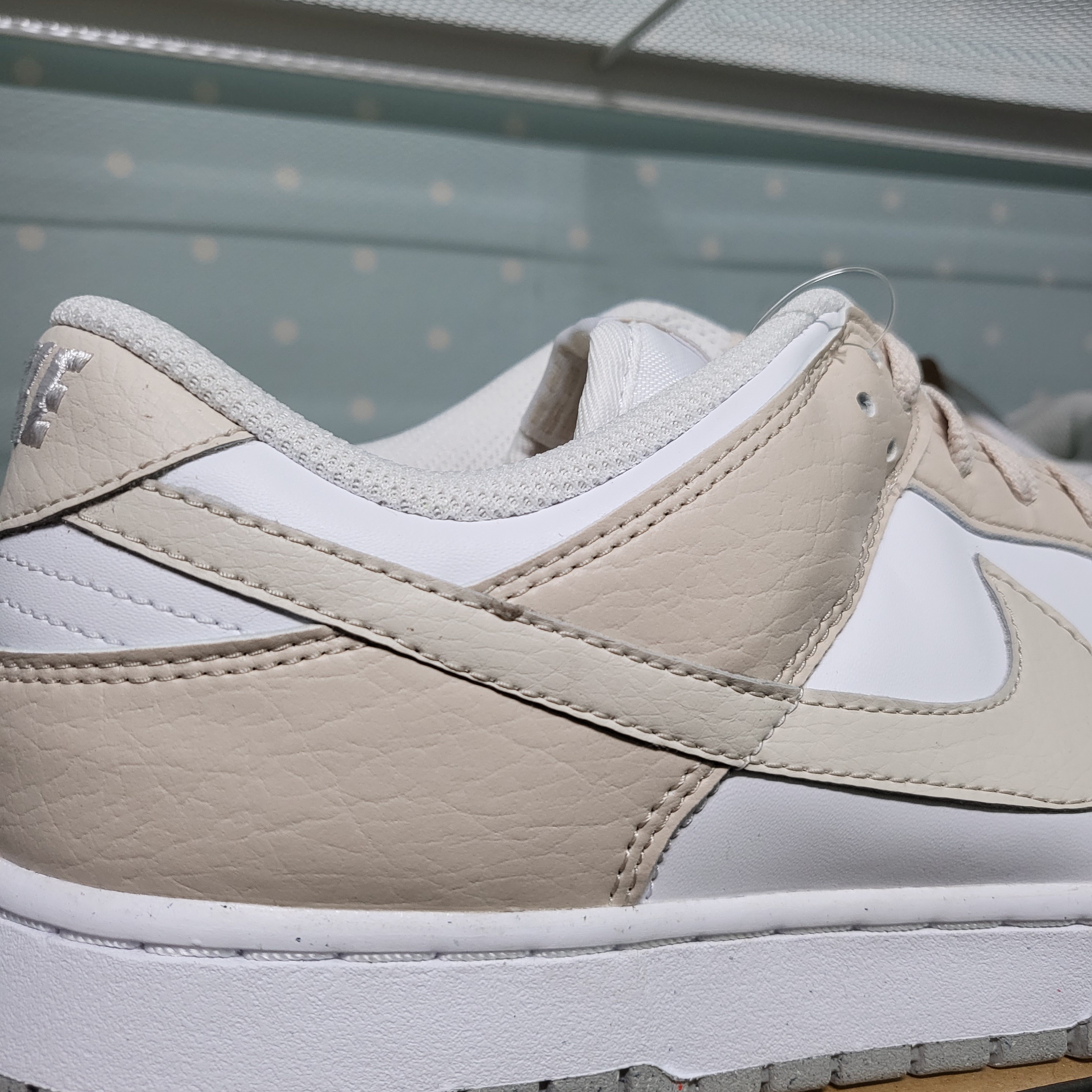 (W) Nike Dunk Low Next Nature Light Orewood Brown 착용 스타일 - 2