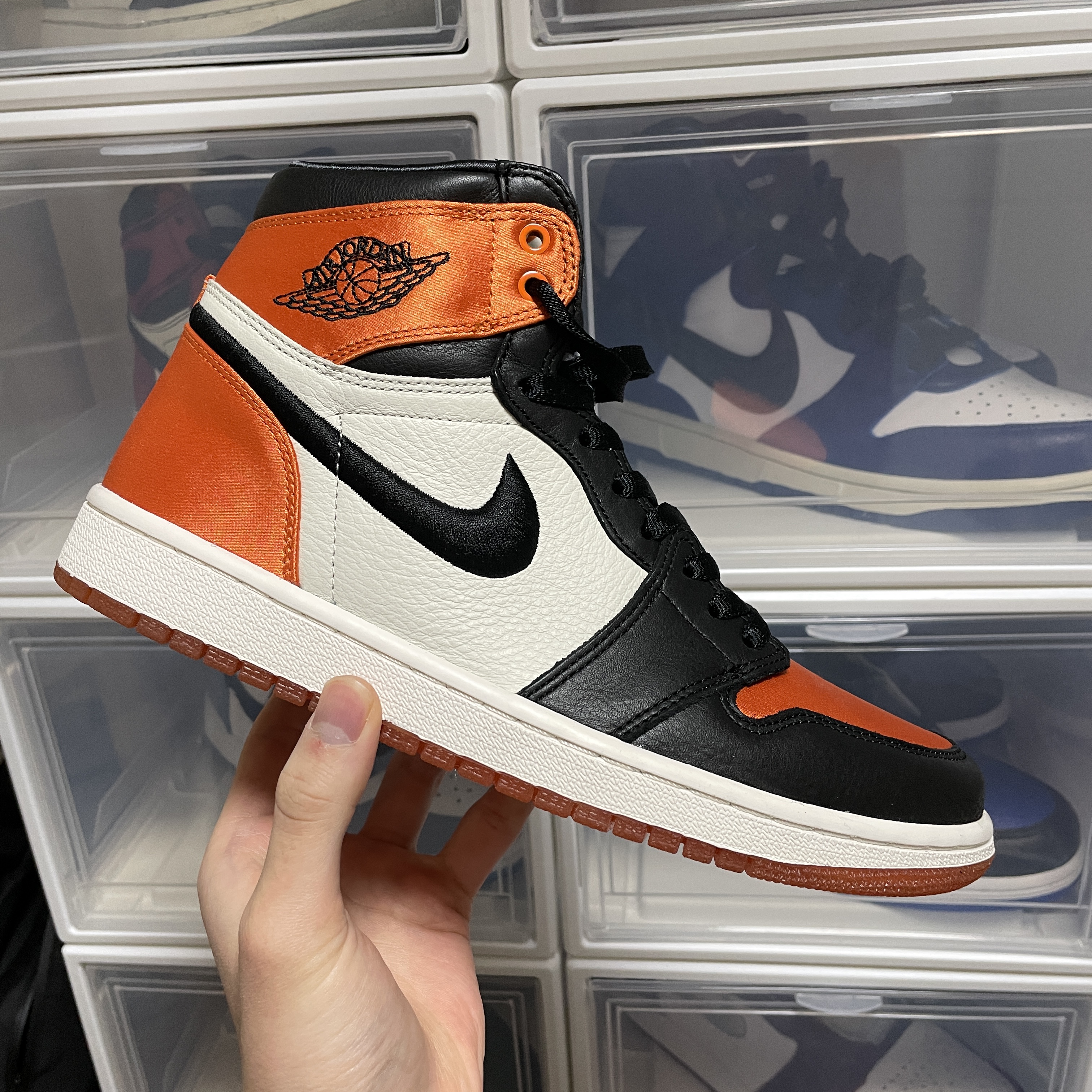 Jordan 1 Retro Shattered Backboard, (W) Jordan 1 Retro High OG Satin Shattered Backboard 착용 스타일 - 2