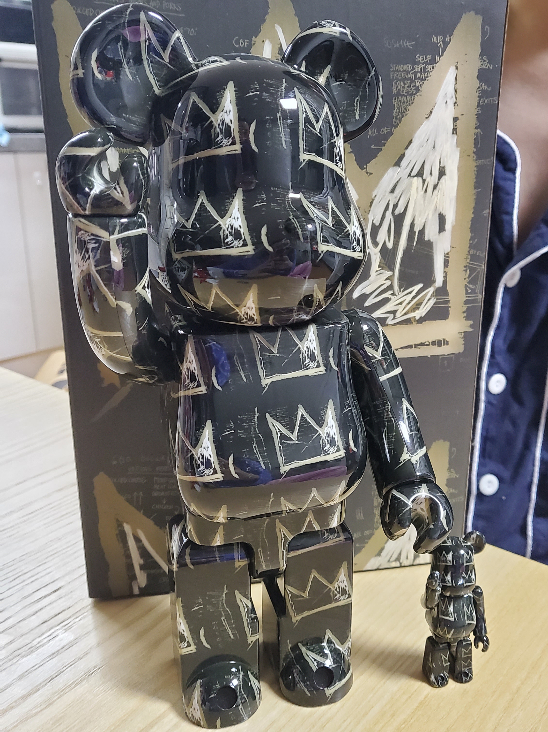 Bearbrick Jean-Michel Basquiat #8 100% & 400% Set 착용 스타일