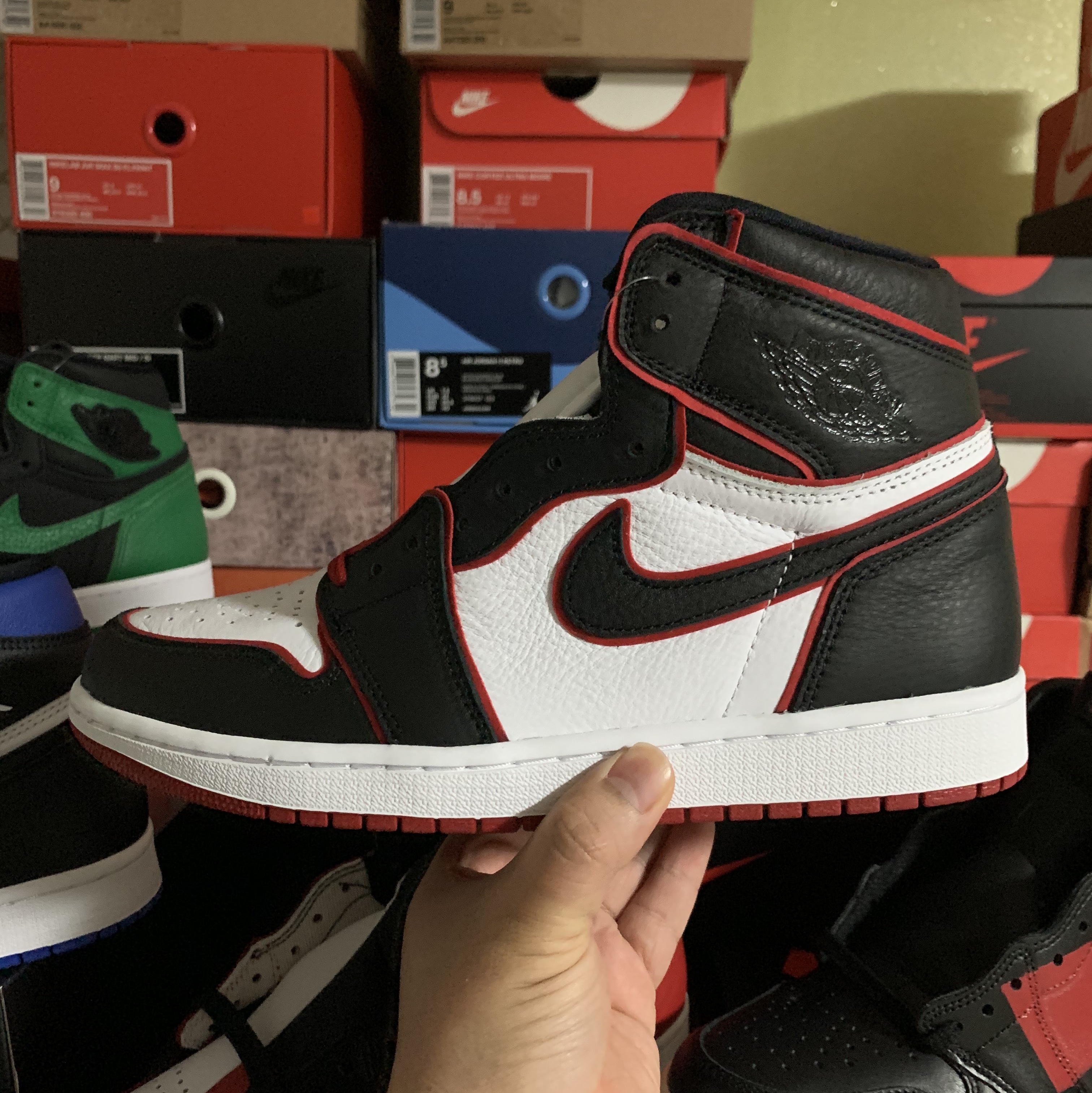 (W) Jordan 1 Mid Wolf Grey, Jordan 1 Retro High OG Bloodline 착용 스타일