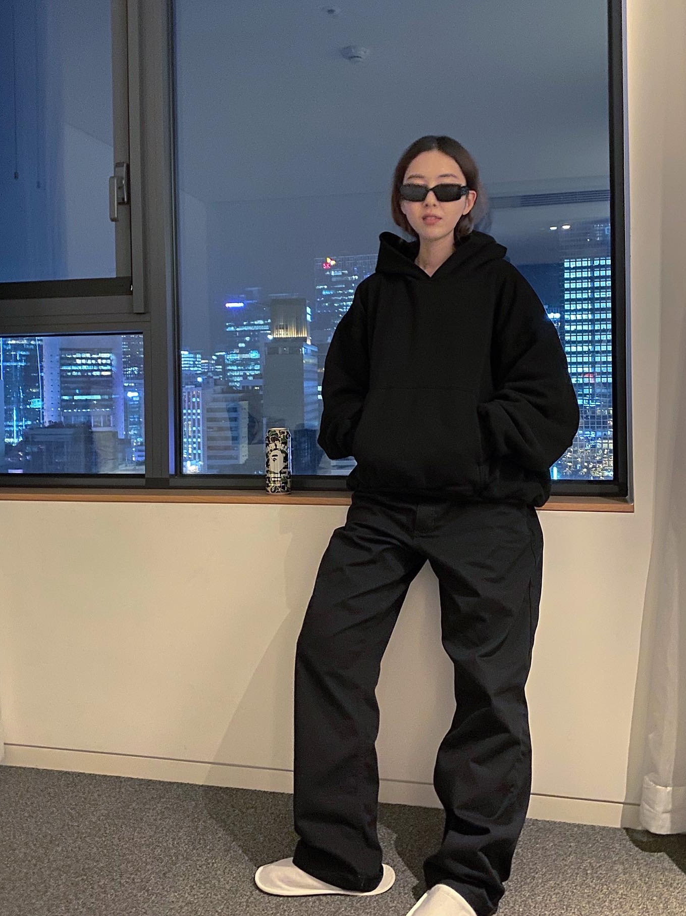 Yeezy Gap Hoodie Black 착용 스타일