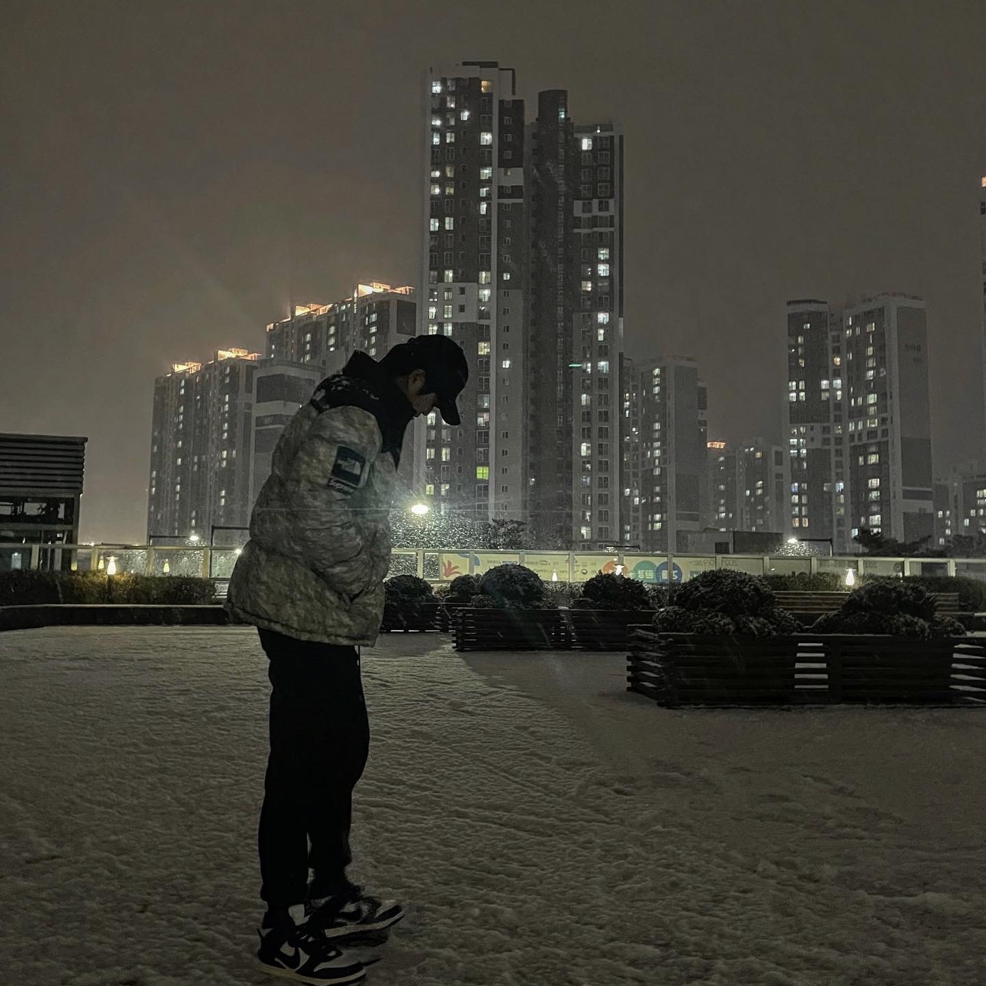 Supreme x The North Face Paper Print Nuptse Jacket - 19FW, Nike x Ambush Dunk High Deep Royal Blue 착용 스타일