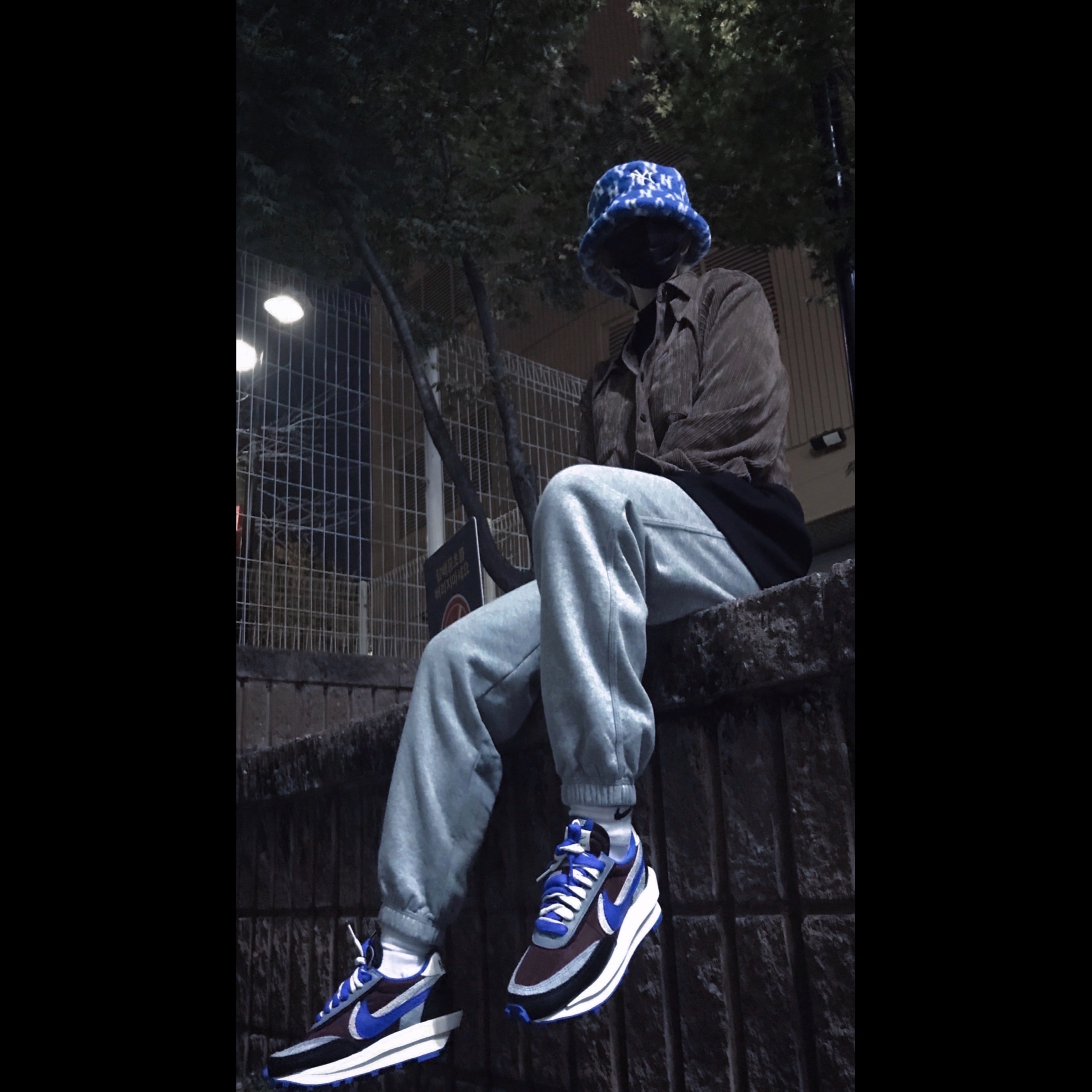 Nike x Sacai x Undercover LDWaffle Night Maroon Team Royal 착용 스타일