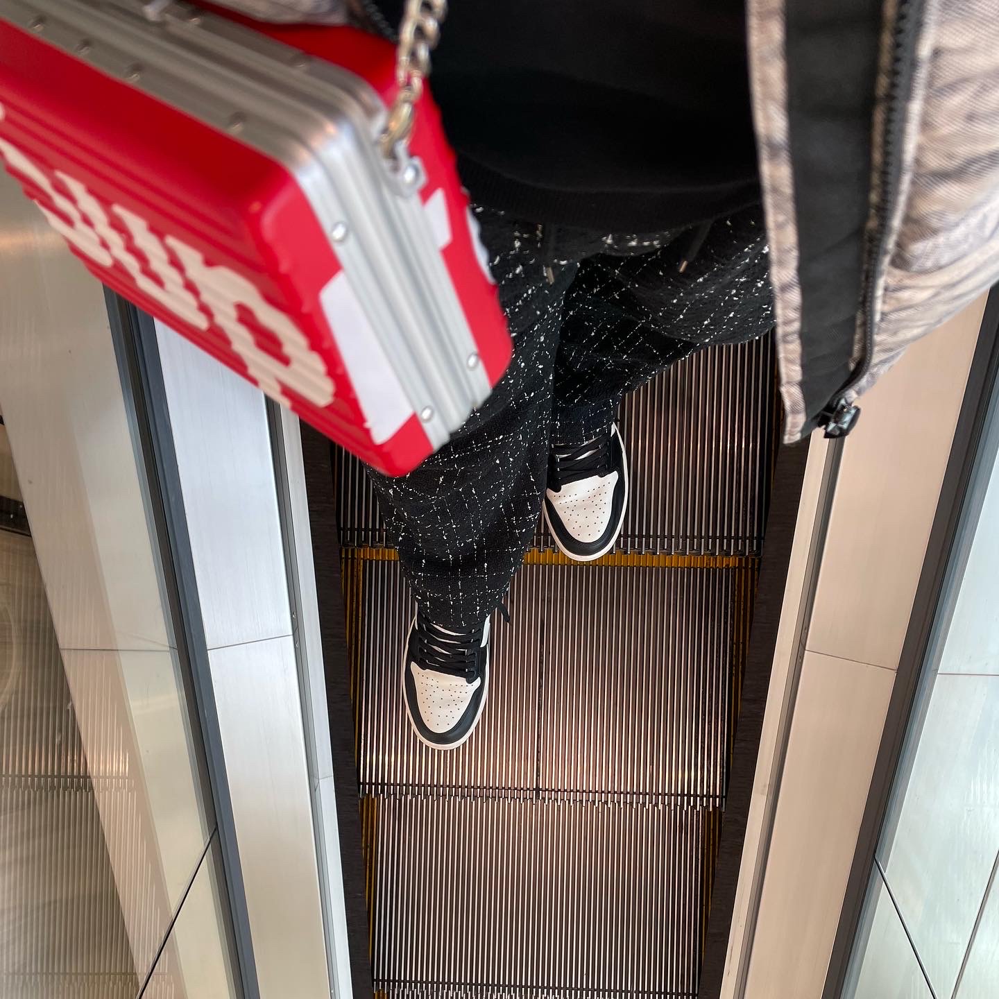 Jordan 1 Retro High OG Black Mocha, The North Face White Label Novelty Nuptse Down Jacket Beige 착용 스타일 - 2