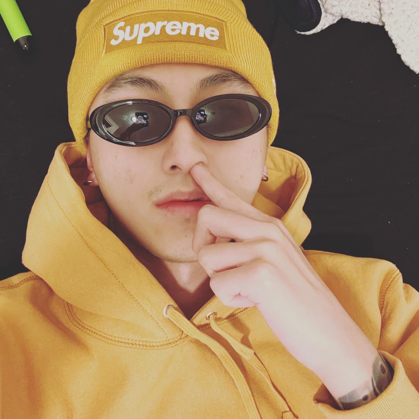 Supreme Box Logo Hooded Sweatshirt Light Mustard - 21FW, Supreme New Era Box Logo Beanie Light Mustard - 21FW 착용 스타일 - 1