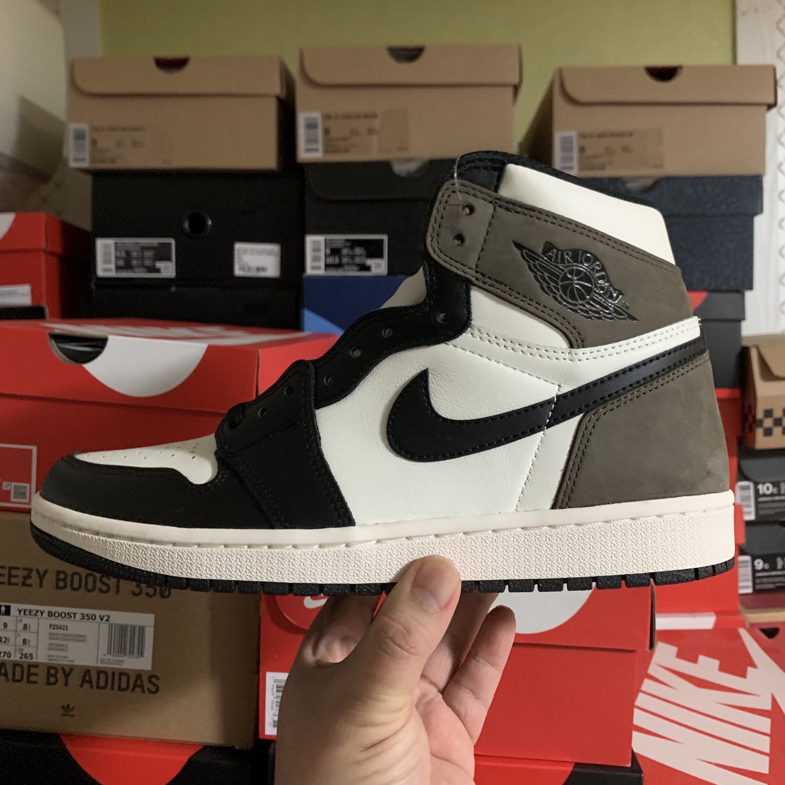 Jordan 1 Retro High OG Black Mocha 착용 스타일