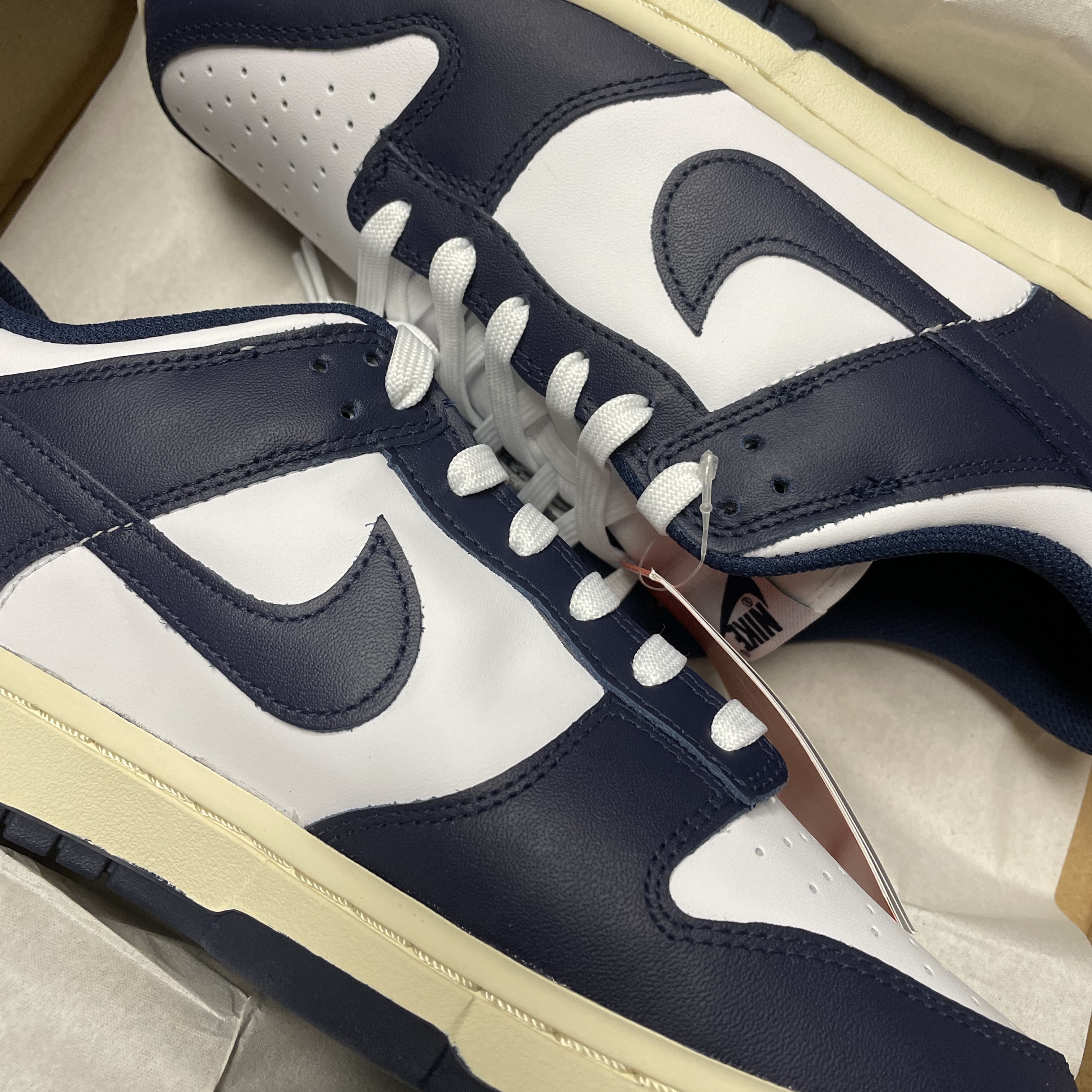 (W) Nike Dunk Low Vintage Midnight Navy 착용 스타일
