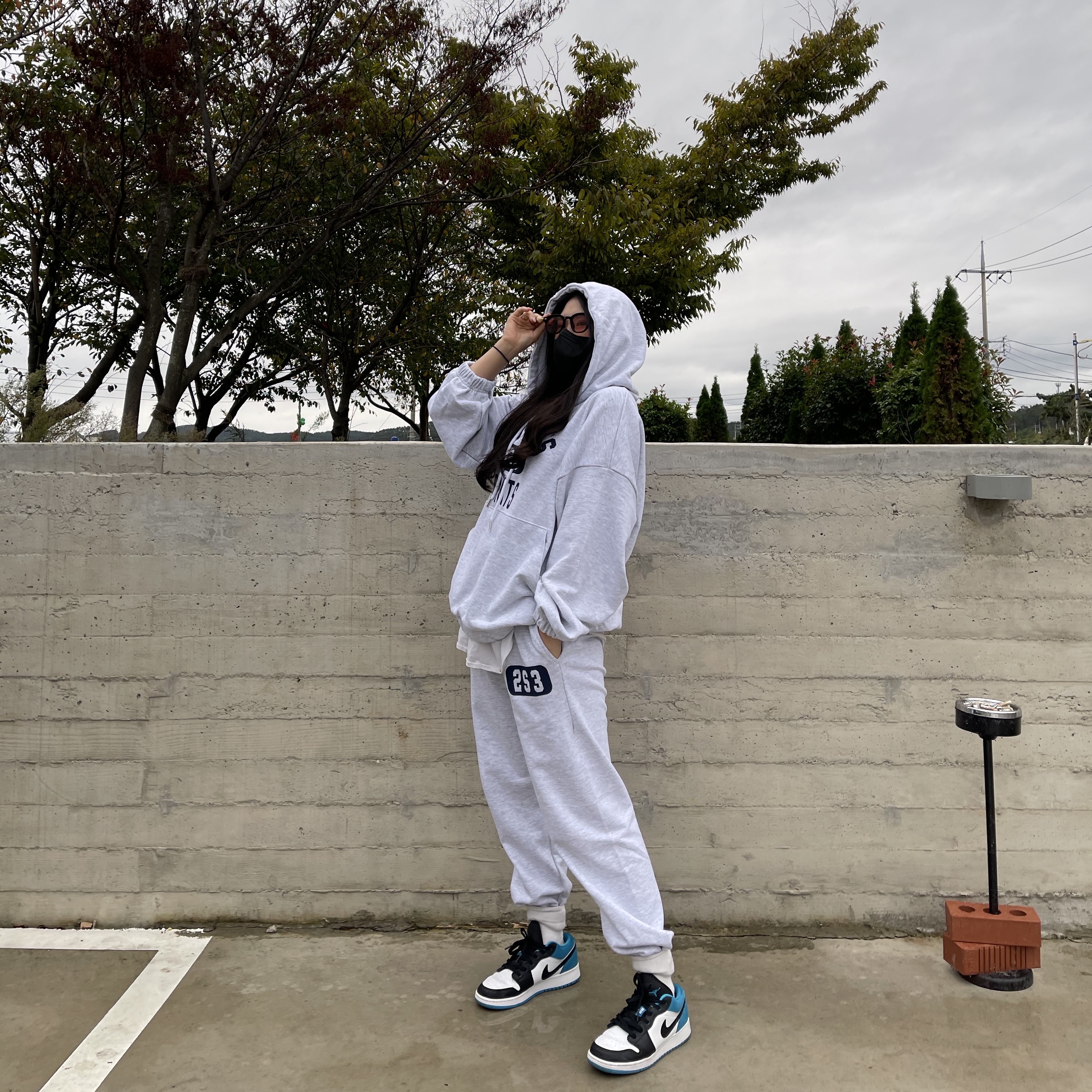 Jordan 1 Low SE Laser Blue 착용 스타일