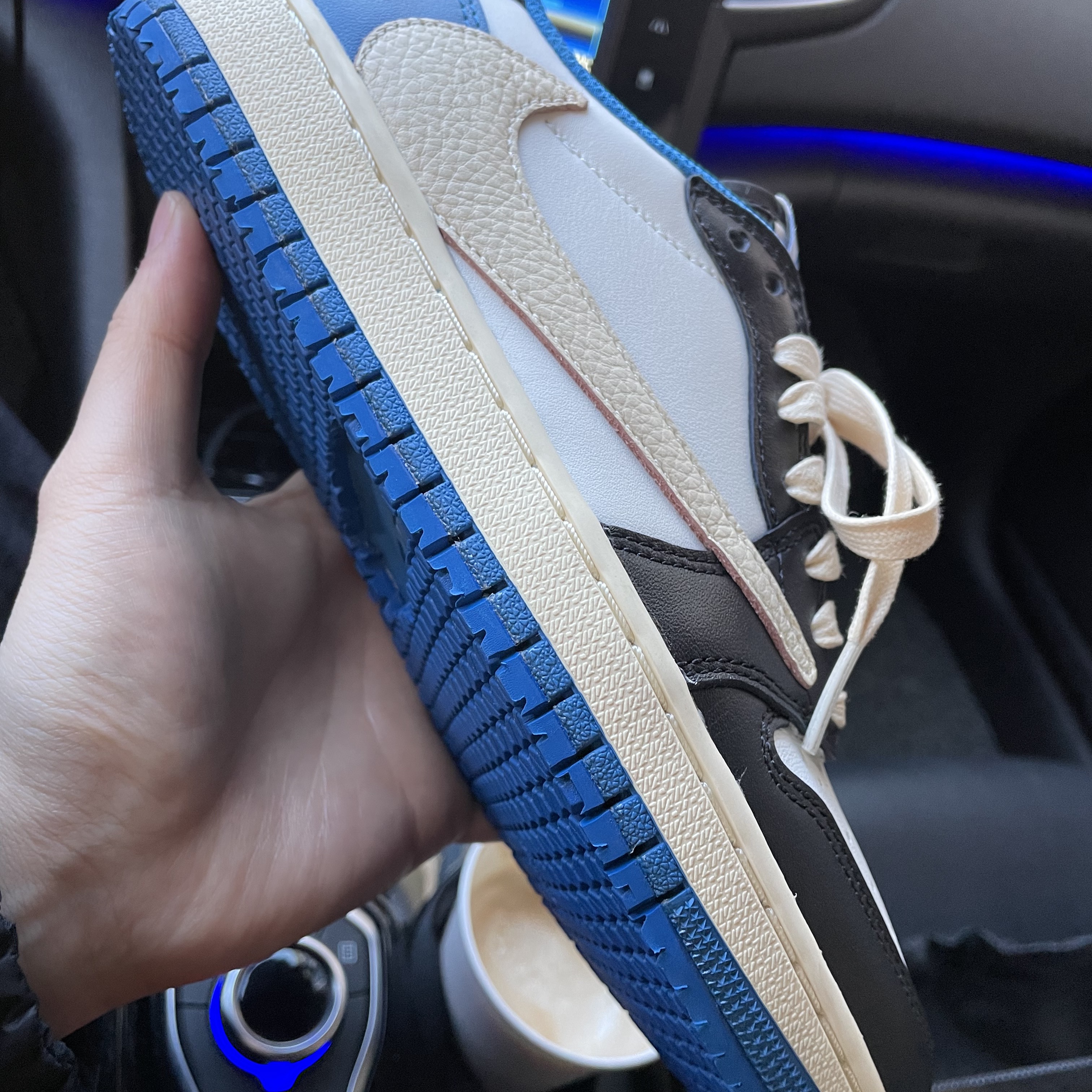 Jordan 1 x Travis Scott x Fragment Retro Low OG SP Military Blue 착용 스타일